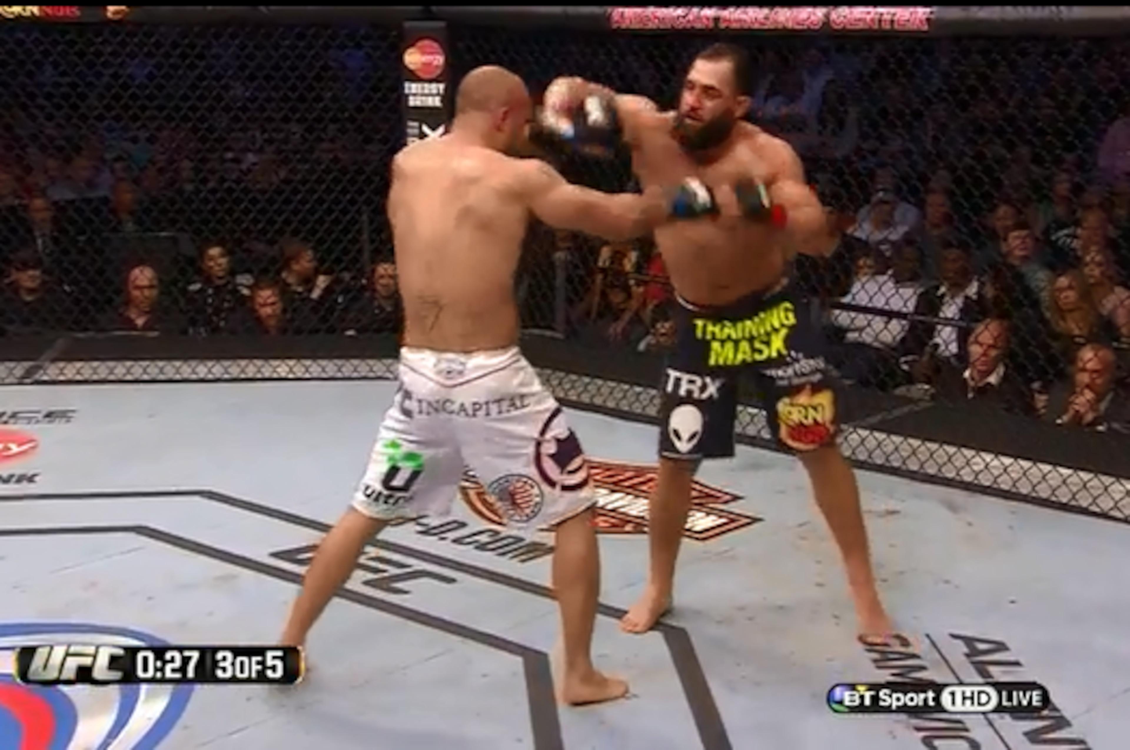 Both fighters are "feelers". They use their hands to eliminate the opponent's offence before throwing their own.