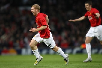 MANCHESTER, UNITED KINGDOM - APRIL 29:  Paul Scholes of Manchester United celebrates scoring the opening goal during the UEFA Champions League Semi Final, second leg match between Manchester United and Barcelona at Old Trafford on April 29, 2008 in Manche
