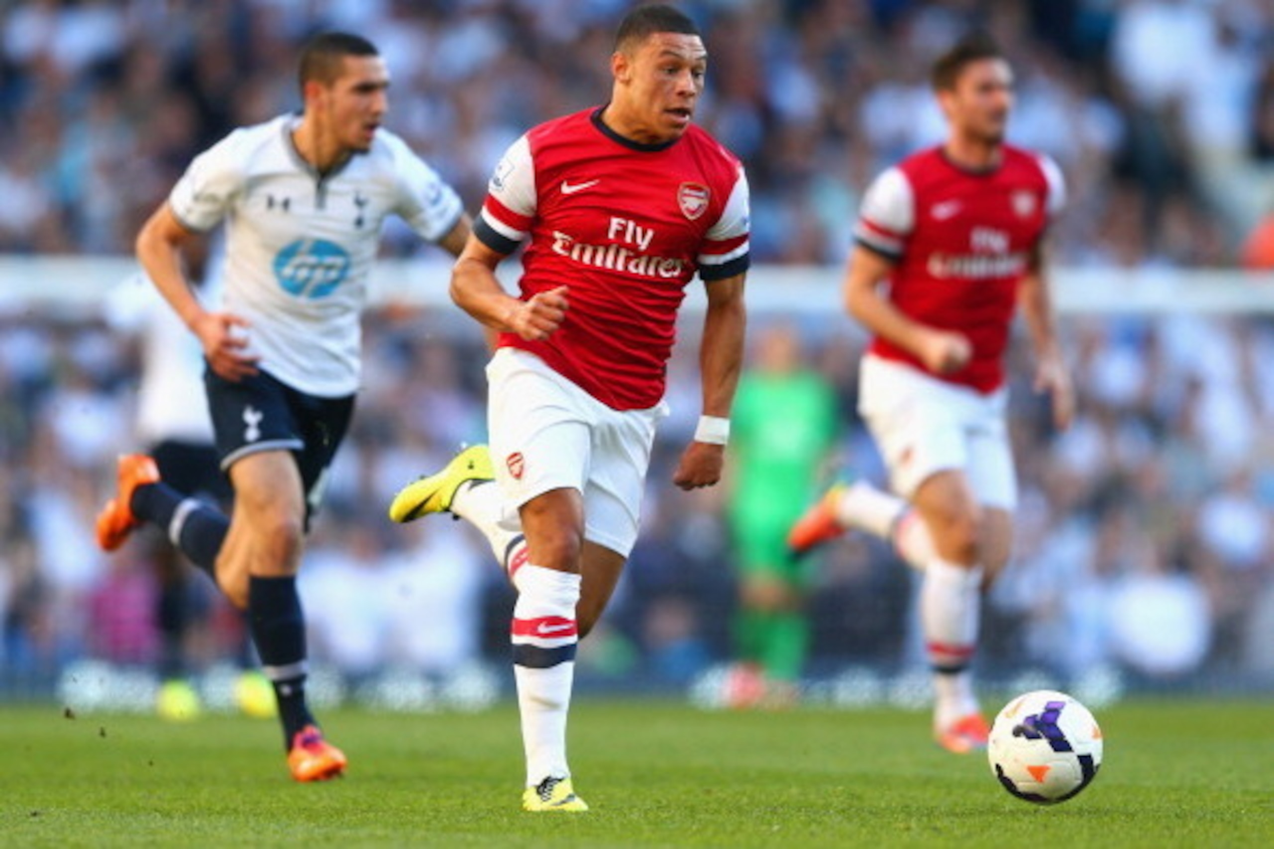 LONDON, ENGLAND - MARCH 16:  Alex Oxlade-Chamberlain of Arsenal breaks with the ball during the Barclays Premier League match between Tottenham Hotspur and Arsenal at White Hart Lane on March 16, 2014 in London, England.  (Photo by Paul Gilham/Getty Image