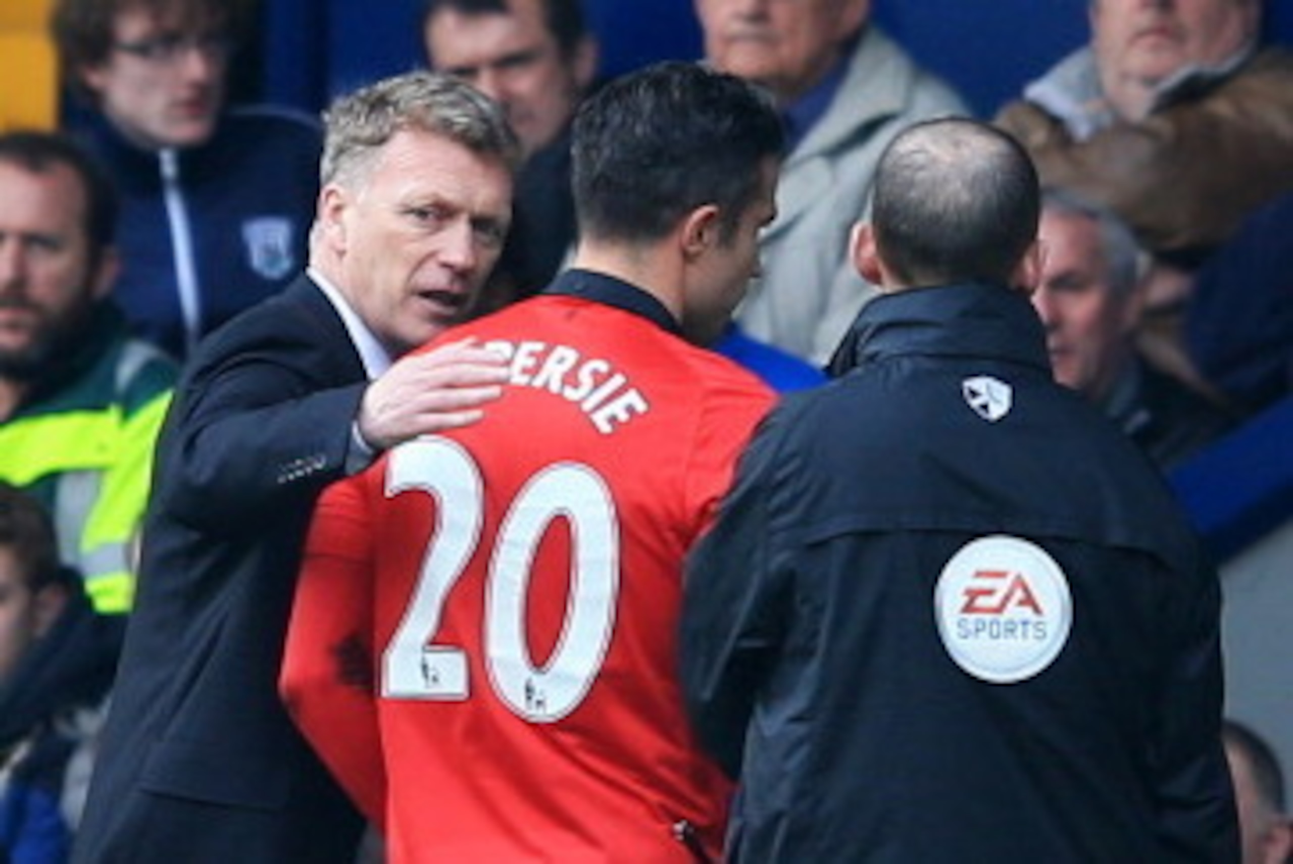 WEST BROMWICH, ENGLAND - MARCH 08: David Moyes manager of Manchester United speaks to Robin van Persie of Manchester United as he is substituted during the Barclays Premier League match between West Bromwich Albion and Manchester United at The Hawthorns WEST BROMWICH, ENGLAND - MARCH 08: David Moyes manager of Manchester United speaks to Robin van Persie of Manchester United as he is substituted during the Barclays Premier League match between West Bromwich Albion and Manchester United at The Hawthorns