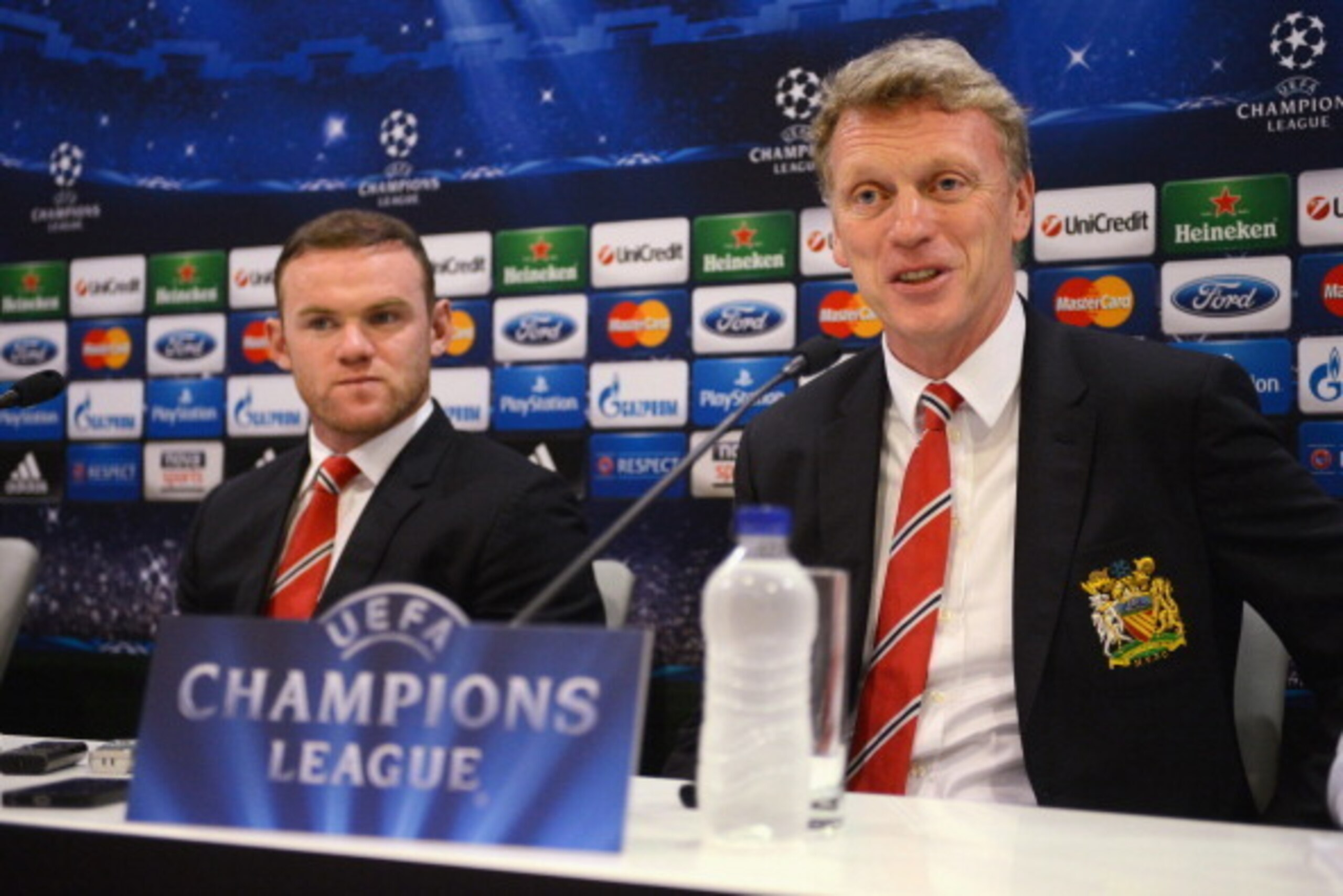 PIRAEUS, GREECE - FEBRUARY 24: Wayne Rooney and manager David Moyes speak to the media during the Manchester United press conference at Karaiskakis Stadium on February 24, 2014 in Piraeus, Greece.  (Photo by Michael Regan/Getty Images)