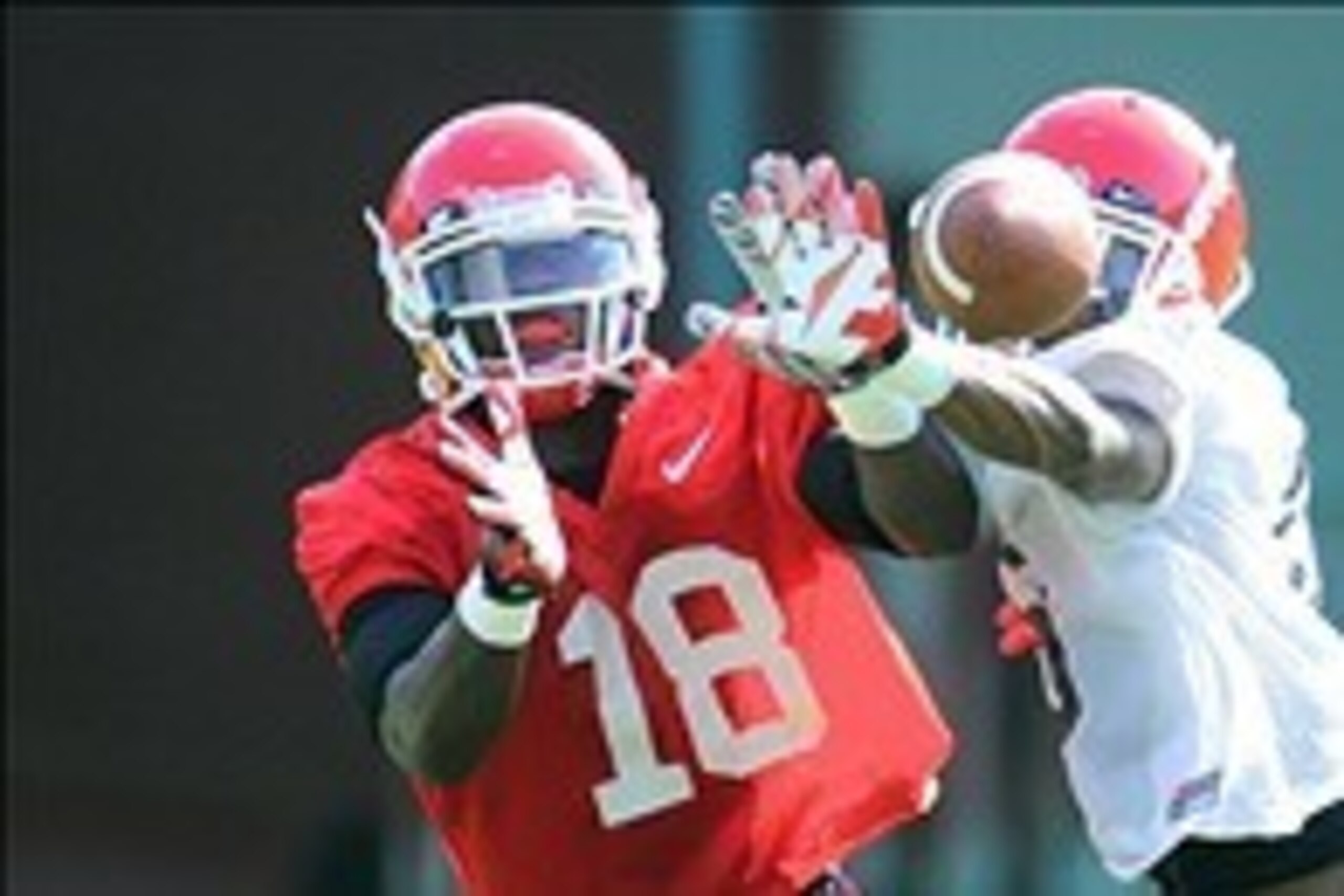Aug 1, 2013; Athens, GA, USA; Georgia Bulldogs cornerback Shaq Wiggins (6) breaks up a pass intended for wide receiver Jonathon Rumph (18) during practice at the University of Georgia. Mandatory Credit: Dale Zanine-USA TODAY Sports Aug 1, 2013; Athens, GA, USA; Georgia Bulldogs cornerback Shaq Wiggins (6) breaks up a pass intended for wide receiver Jonathon Rumph (18) during practice at the University of Georgia. Mandatory Credit: Dale Zanine-USA TODAY Sports