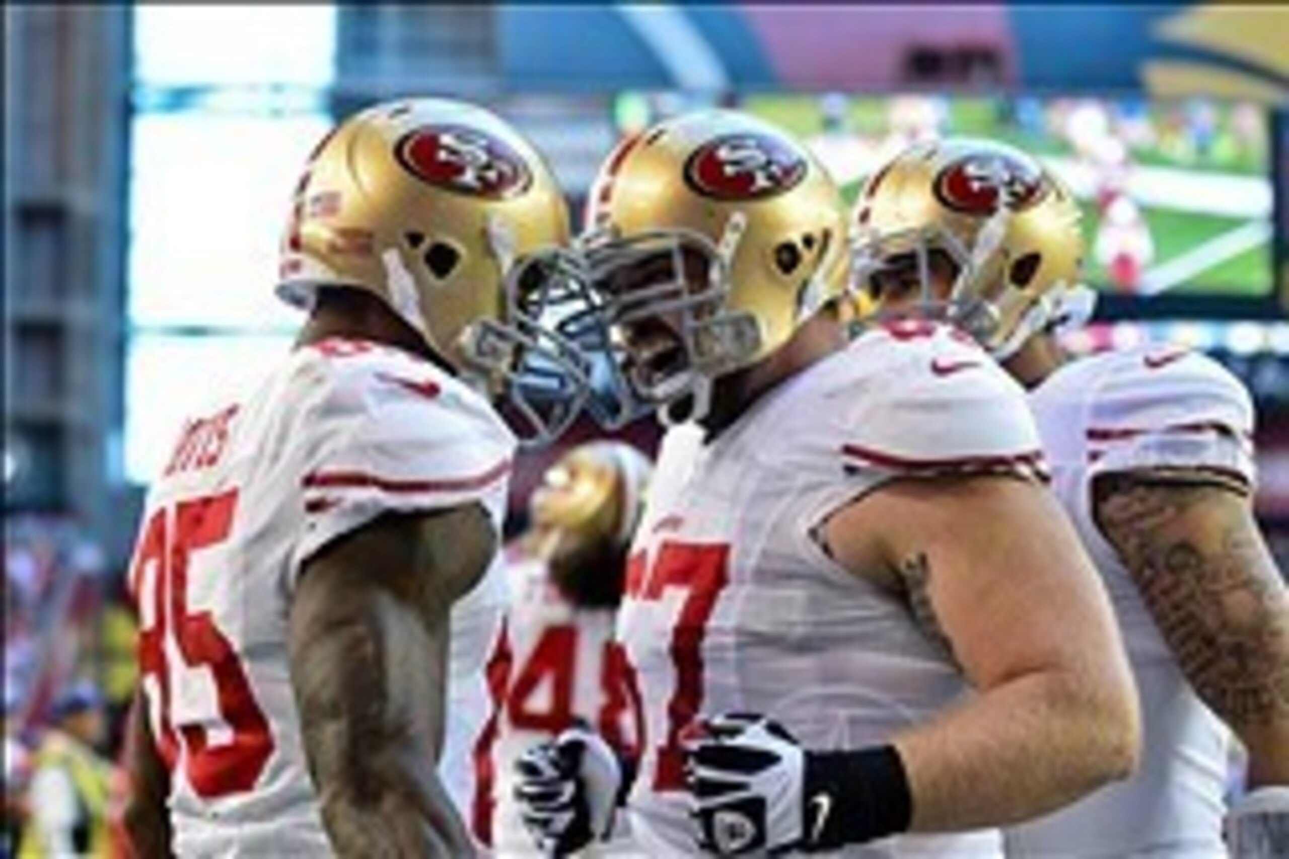 Dec 29, 2013; Phoenix, AZ, USA; San Francisco 49ers tight end Vernon Davis (85) celebrates with San Francisco 49ers guard Daniel Kilgore (67) after scoring a touchdown during the first half against the Arizona Cardinals at University of Phoenix Stadium. M