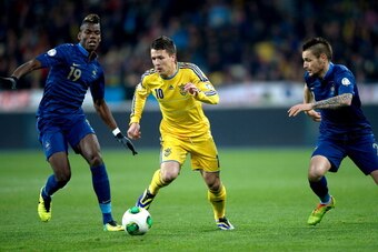 KIEV, UKRAINE - NOVEMBER 15: Yevhen Konoplyanka of Ukraine (C) fights for the ball with Paul Pogba of France (L) during the FIFA 2014 World Cup Qualifier Play-off First Leg between Ukraine and France at the Olympic Stadium on November 15, 2013 in Kiev, Uk