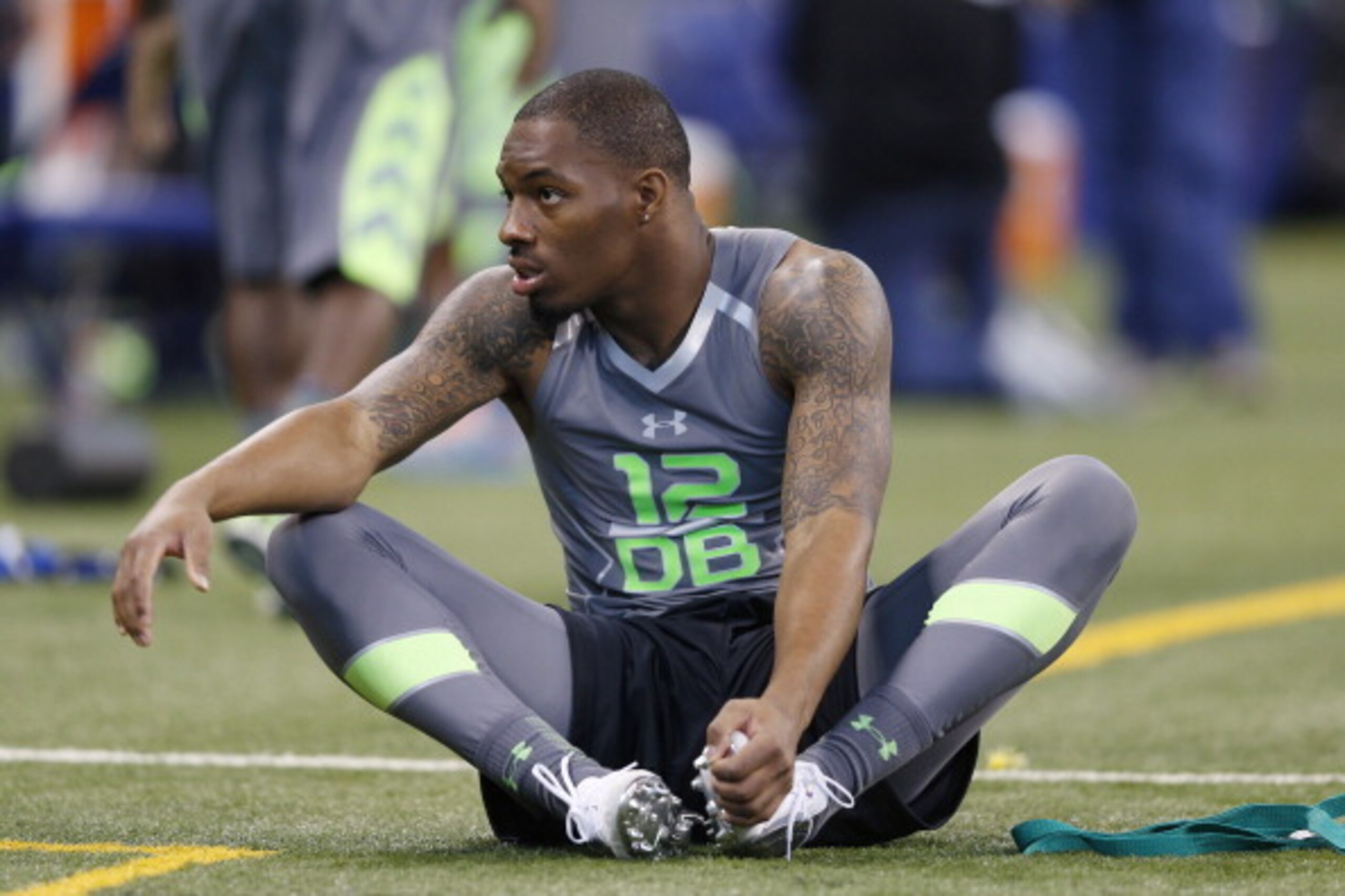 INDIANAPOLIS, IN - FEBRUARY 25: Former Alabama defensive back Ha'Sean Clinton-Dix stretches during the 2014 NFL Combine at Lucas Oil Stadium on February 25, 2014 in Indianapolis, Indiana. (Photo by Joe Robbins/Getty Images)