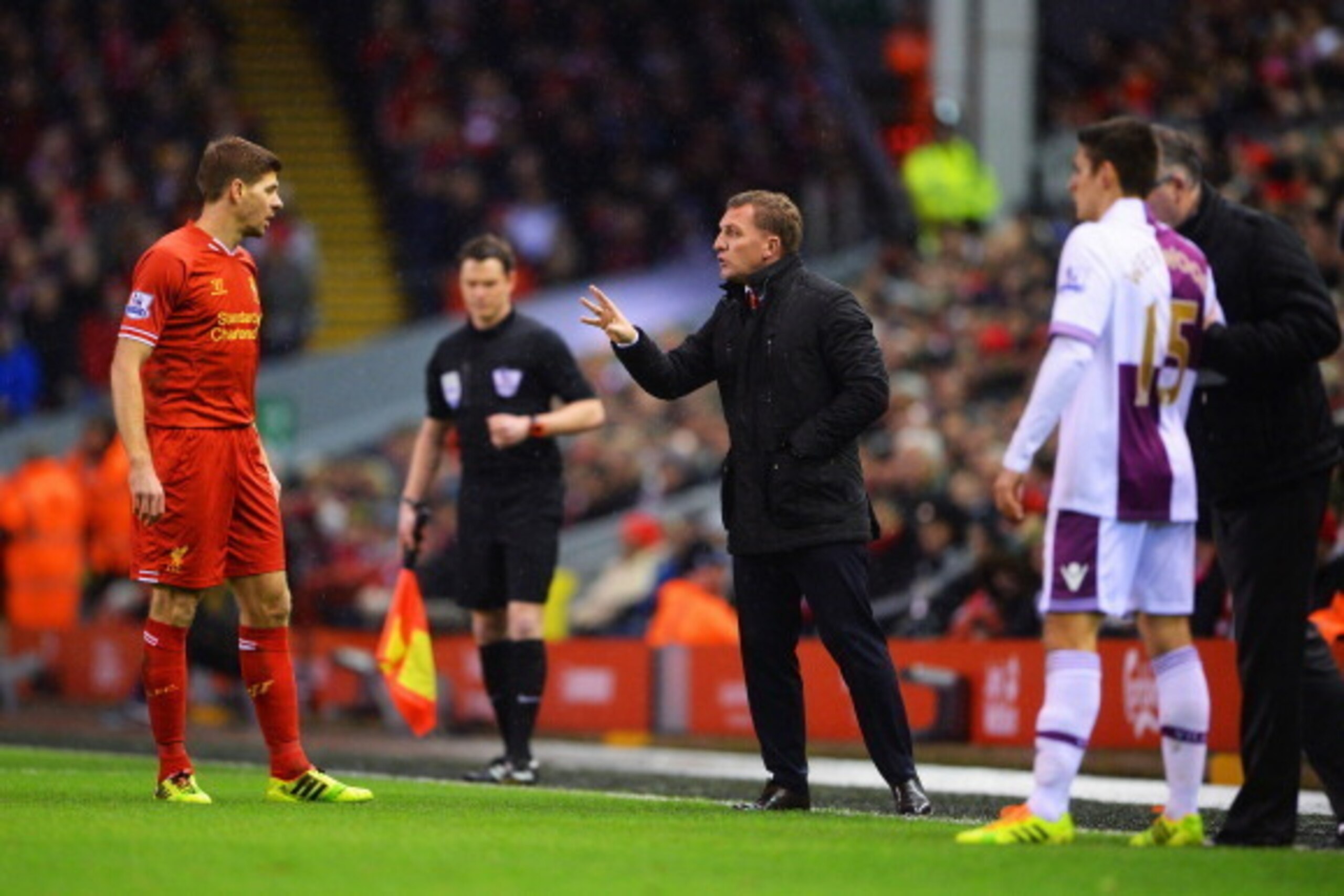LIVERPOOL, ENGLAND - JANUARY 18: Brendan Rodgers, manager of Liverpool talks to Steven Gerrard during the Barclays Premier League match between Liverpool and Aston Villa at Anfield on January 18, 2014 in Liverpool, England. (Photo by Michael Regan/Getty LIVERPOOL, ENGLAND - JANUARY 18: Brendan Rodgers, manager of Liverpool talks to Steven Gerrard during the Barclays Premier League match between Liverpool and Aston Villa at Anfield on January 18, 2014 in Liverpool, England. (Photo by Michael Regan/Getty