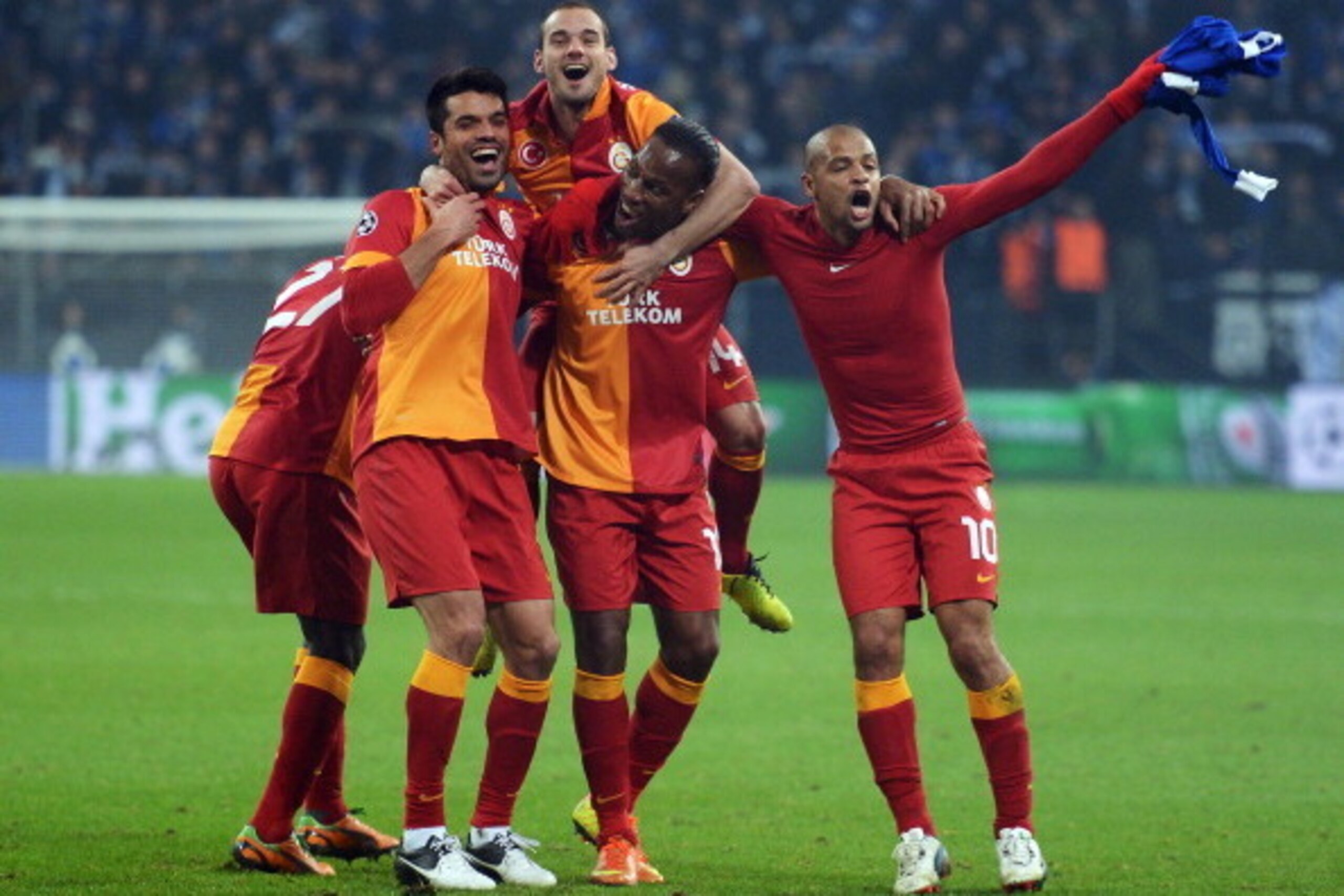 GELSENKIRCHEN, GERMANY - MARCH 12: Wesley Sneijder and Didier Drogba of Galatasaray celebrate with team mates Goekhan Zan and Felipe Melo after winning the UEFA Champions League round of 16 second leg match between FC Schalke 04 and Galatasaray AS at Velt