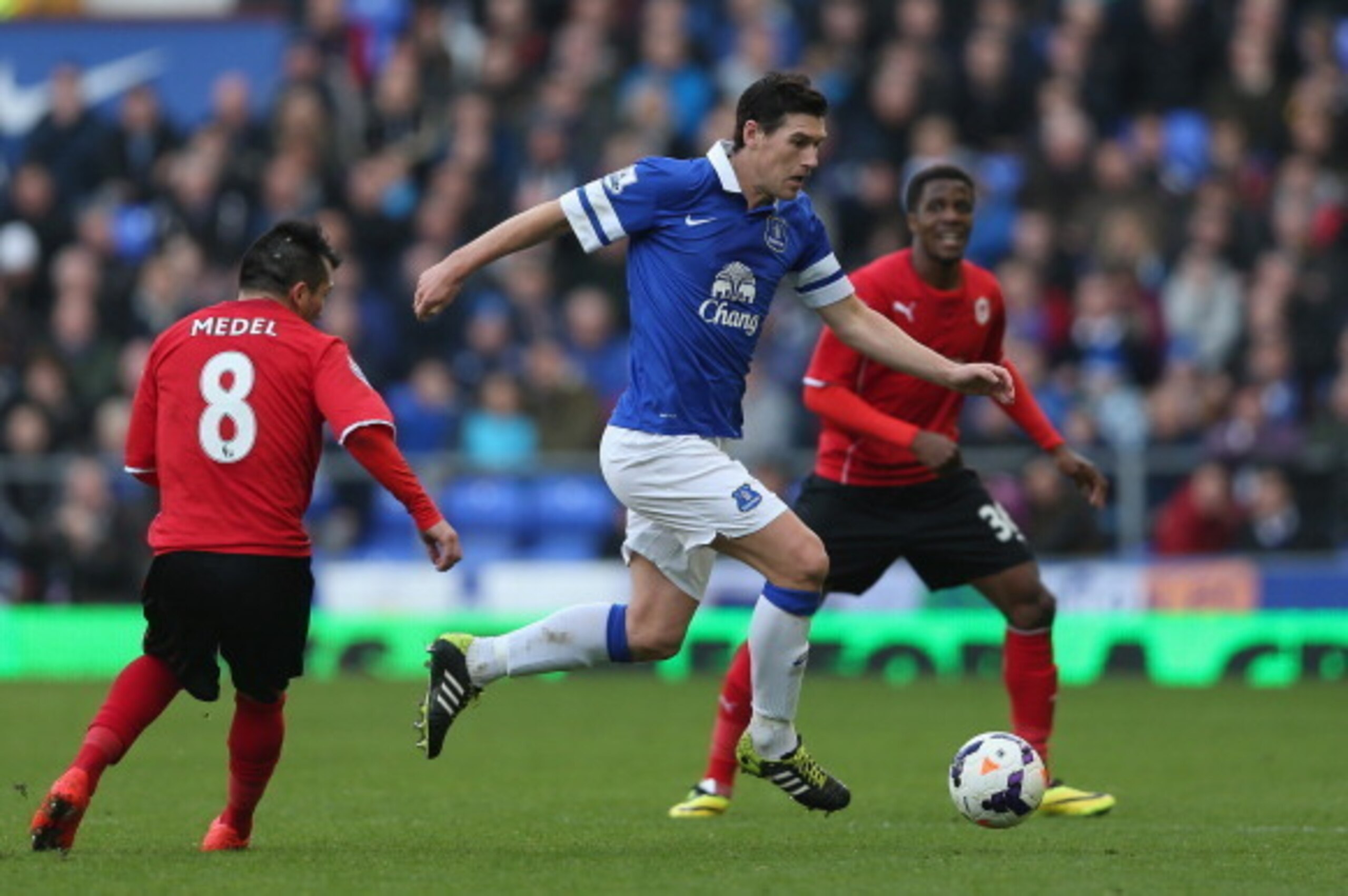LIVERPOOL, ENGLAND - MARCH 15:  Gareth Barry of Everton in action during the Barclays Premier League match between Everton and Cardiff City at Goodison Park on March 15, 2014 in Liverpool, England.  (Photo by Clive Brunskill/Getty Images)