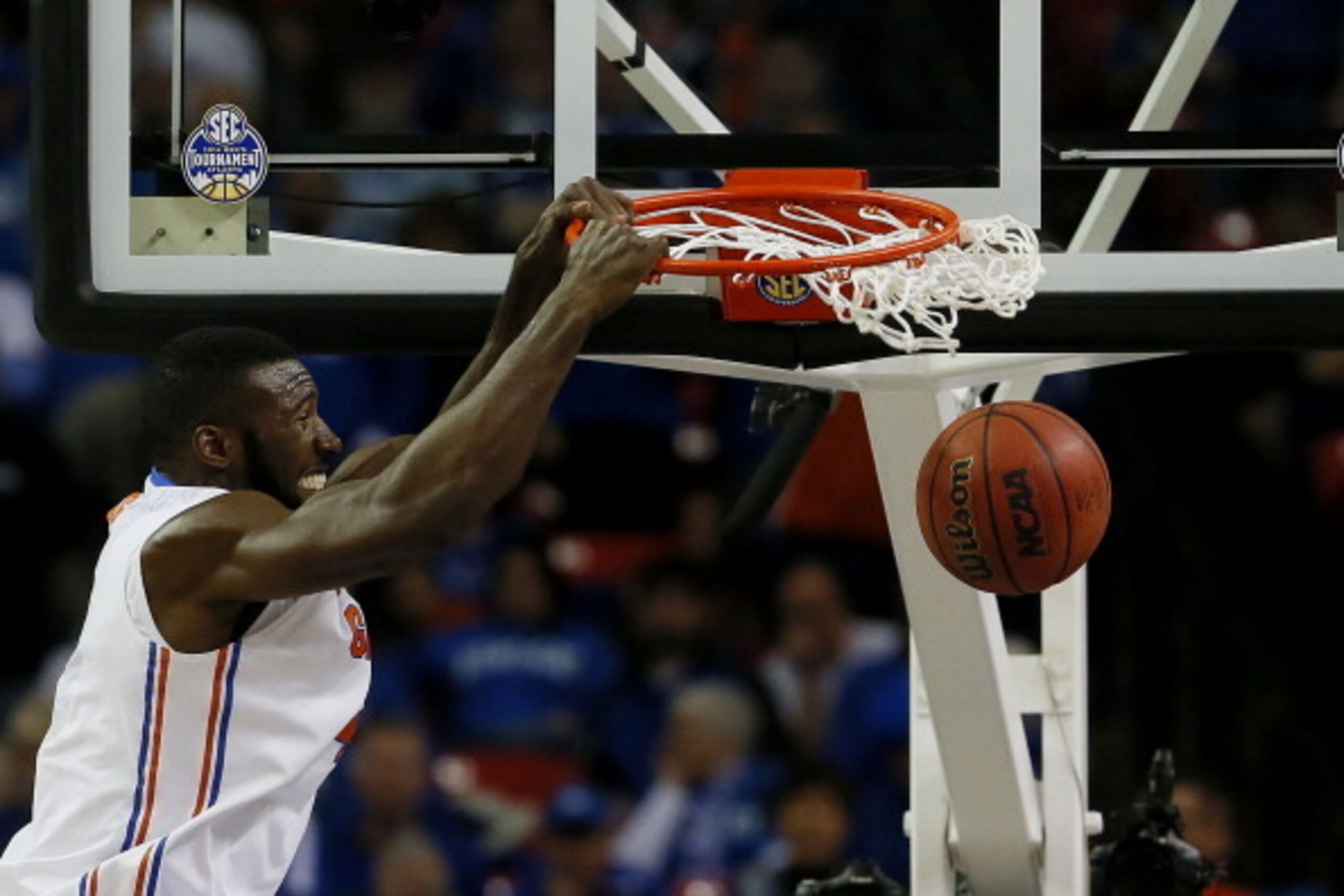 ATLANTA, GA - MARCH 16:  Patric Young #4 of the Florida Gators dunks against the Kentucky Wildcats in the seond half during the Championship game of the 2014 Men's SEC Basketball Tournament at Georgia Dome on March 16, 2014 in Atlanta, Georgia.  (Photo by