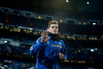 MADRID, SPAIN - FEBRUARY 08: Goalkeeper Iker Casillas of Real Madrid CF greets the audience as he leaves the pitch after his warming up prior to start  the La Liga match between Real Madrid CF and Villarreal CF at Estadio Santiago Bernabeu on February 8, 