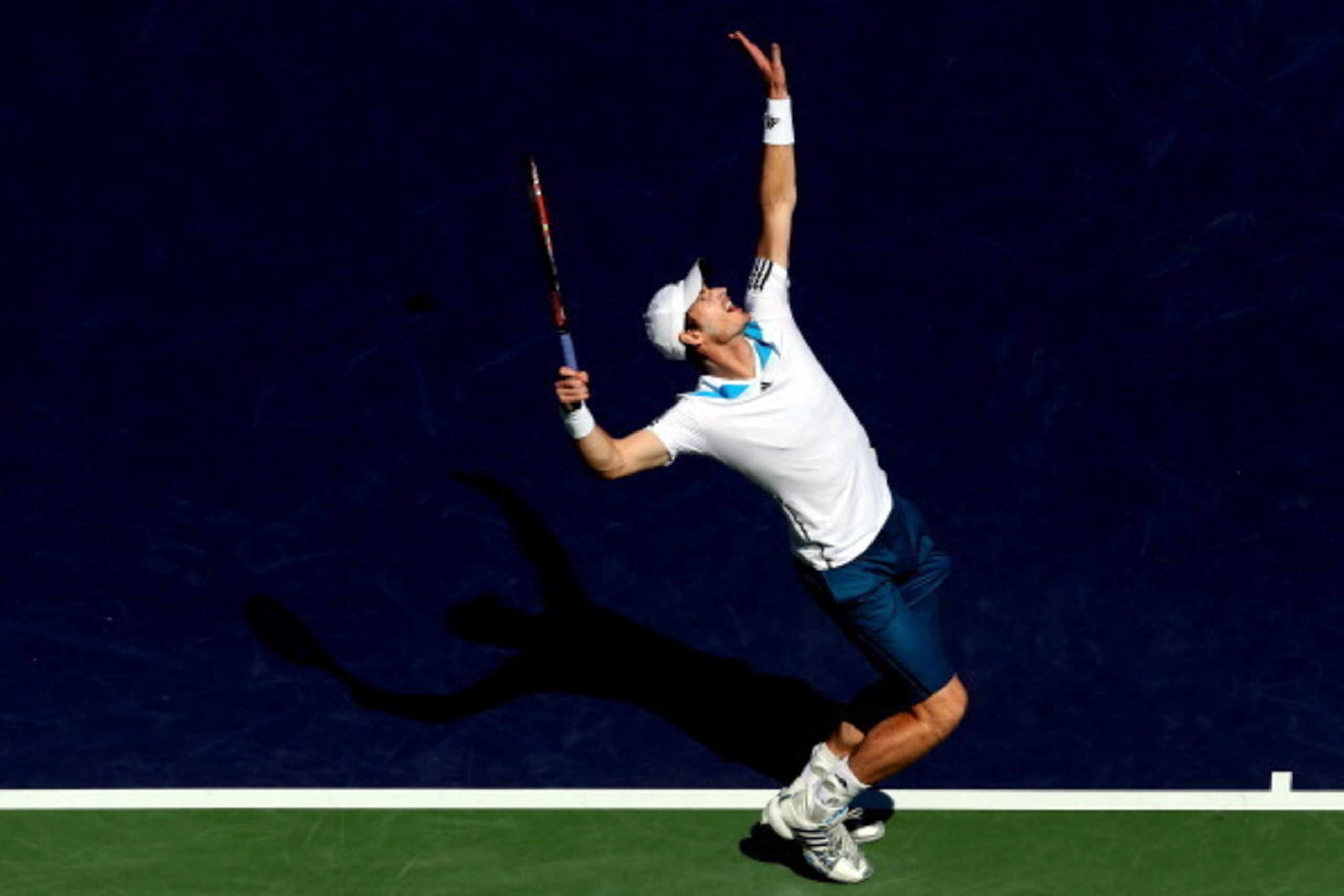 INDIAN WELLS, CA - MARCH 12:  Andy Murray of Great Britain serves to Milos Roanic of Canada during the BNP Parabas Open at the Indian Wells Tennis Garden on March 12, 2014 in Indian Wells, California.  (Photo by Matthew Stockman/Getty Images)