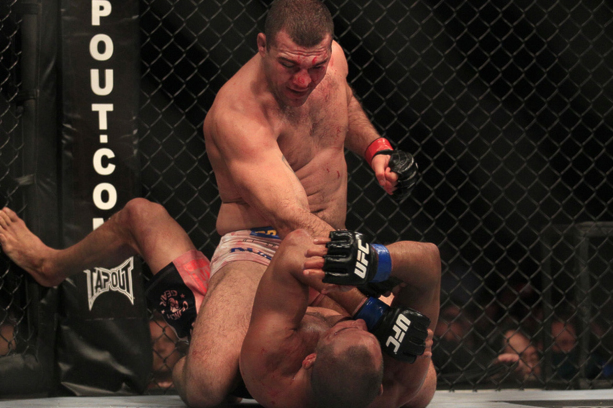 Rua (top) pummels Henderson at UFC 139