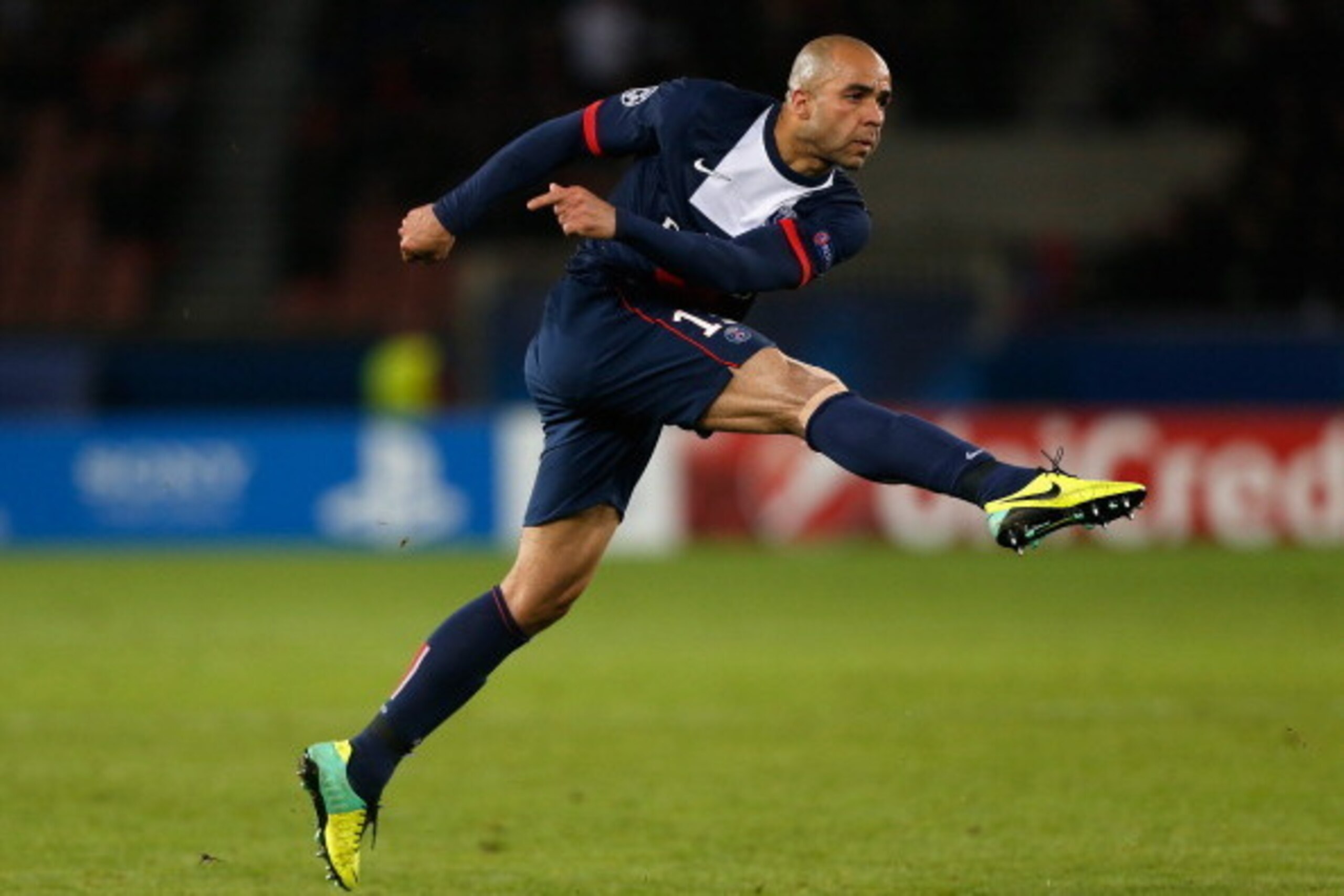 PARIS, FRANCE - NOVEMBER 05: Alex of PSG hits a freekick during the UEFA Champions League Group C match between Paris Saint Germain and RSC Anderlecht at Parc des Princes on November 5, 2013 in Paris, France. (Photo by Harry Engels/Getty Images) PARIS, FRANCE - NOVEMBER 05: Alex of PSG hits a freekick during the UEFA Champions League Group C match between Paris Saint Germain and RSC Anderlecht at Parc des Princes on November 5, 2013 in Paris, France. (Photo by Harry Engels/Getty Images)