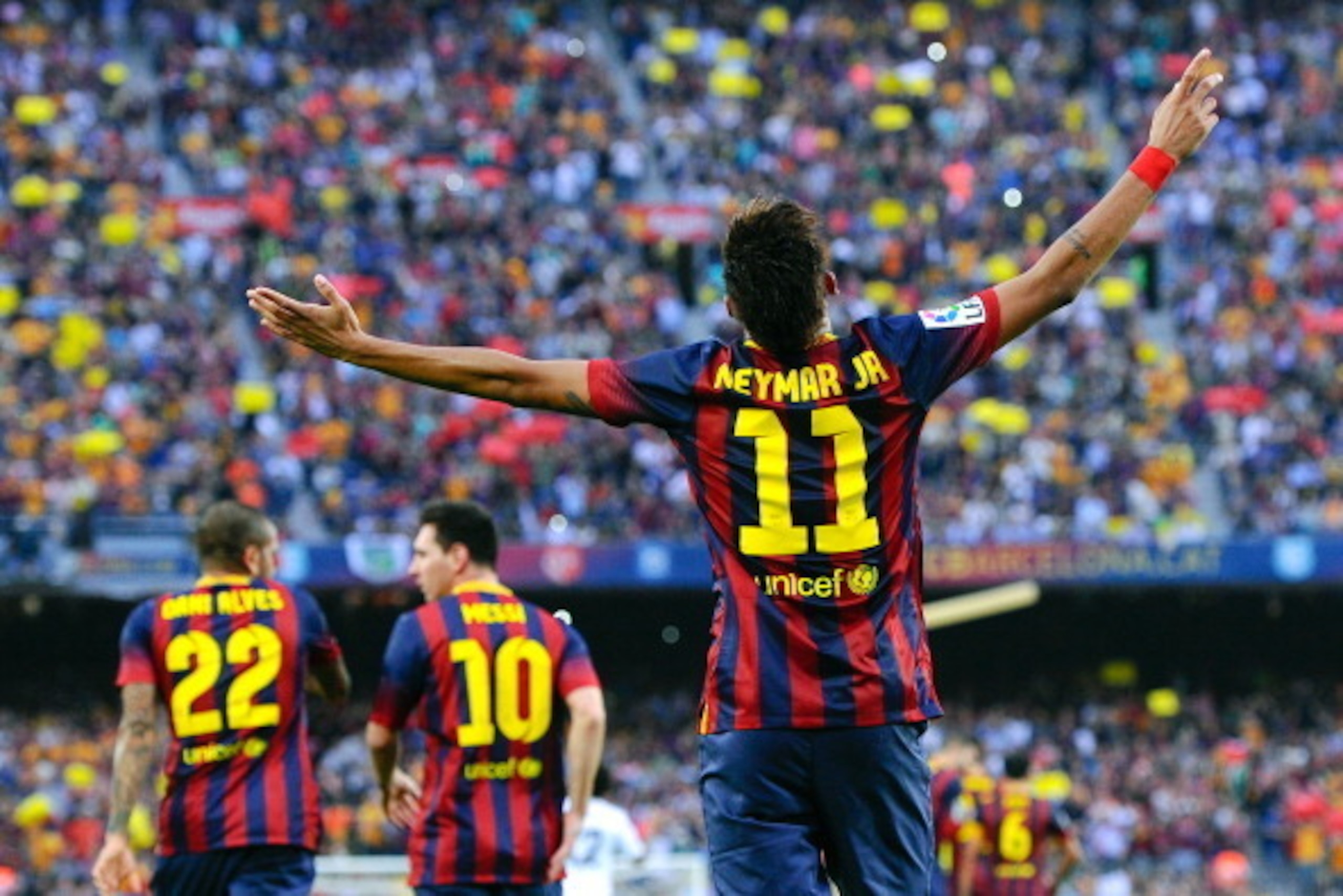 BARCELONA, SPAIN - OCTOBER 26:  Neymar of FC Barcelona celebrates after scoring the opening goal during the La Liga match between FC Barcelona and Real Madrid CF at Camp Nou on October 26, 2013 in Barcelona, Spain.  (Photo by David Ramos/Getty Images)