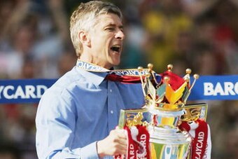 HIGHBURY, LONDON - MAY 15:  Manager Arsene Wenger of Arsenal lifts the Premiership trophy during the FA Barclaycard Premiership match between Arsenal and Leicester City at Highbury on May 15, 2004 in London.  (Photo by Clive Mason/Getty Images)