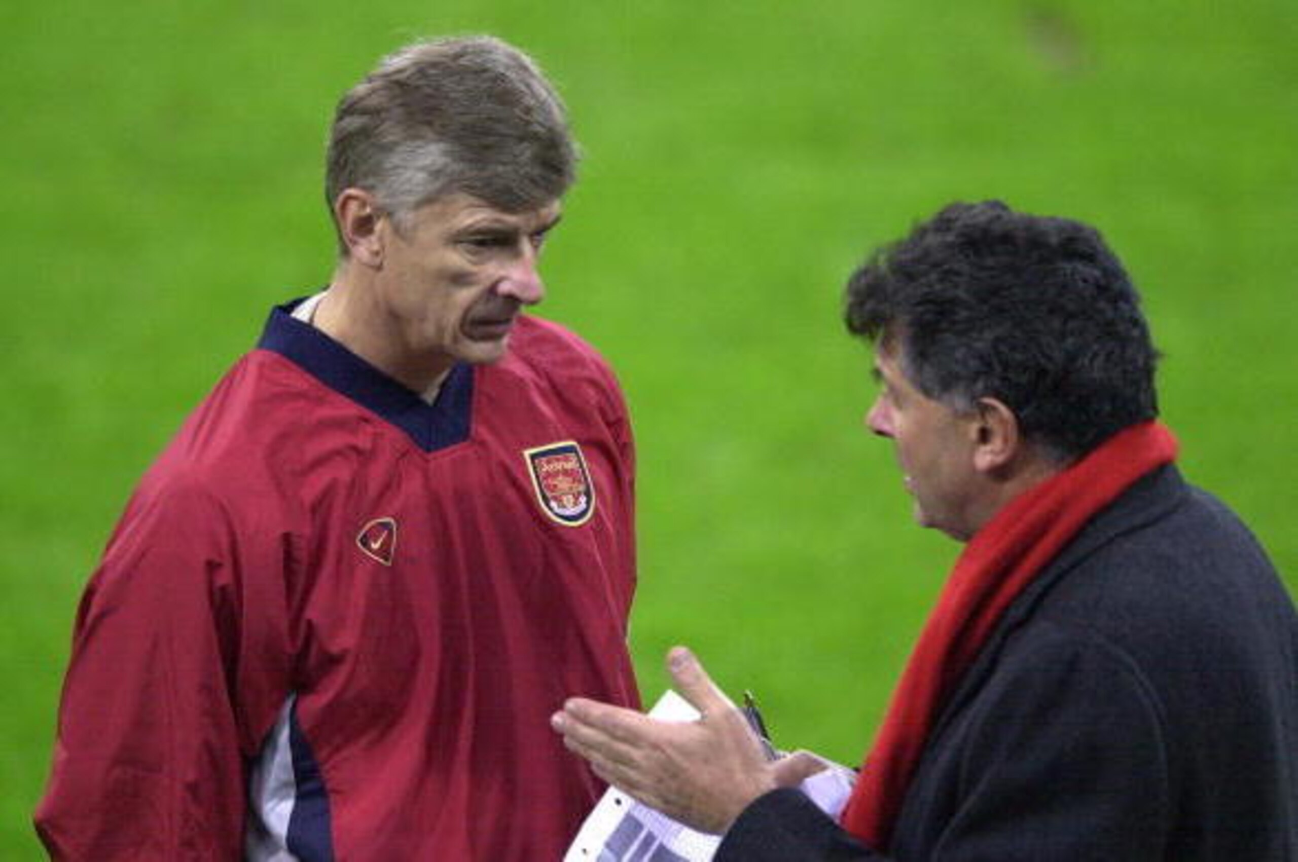 29 Oct 2001:  Manager Arsene Wenger of Arsenal talks to David Dein during training for tomorrows UEFA Champions League match against FC Schalke 04 at Arena AufSchalke, Gelsenkirchen, Germany. DIGITAL IMAGE  Mandatory Credit: Shaun Botterill/ALLSPORT