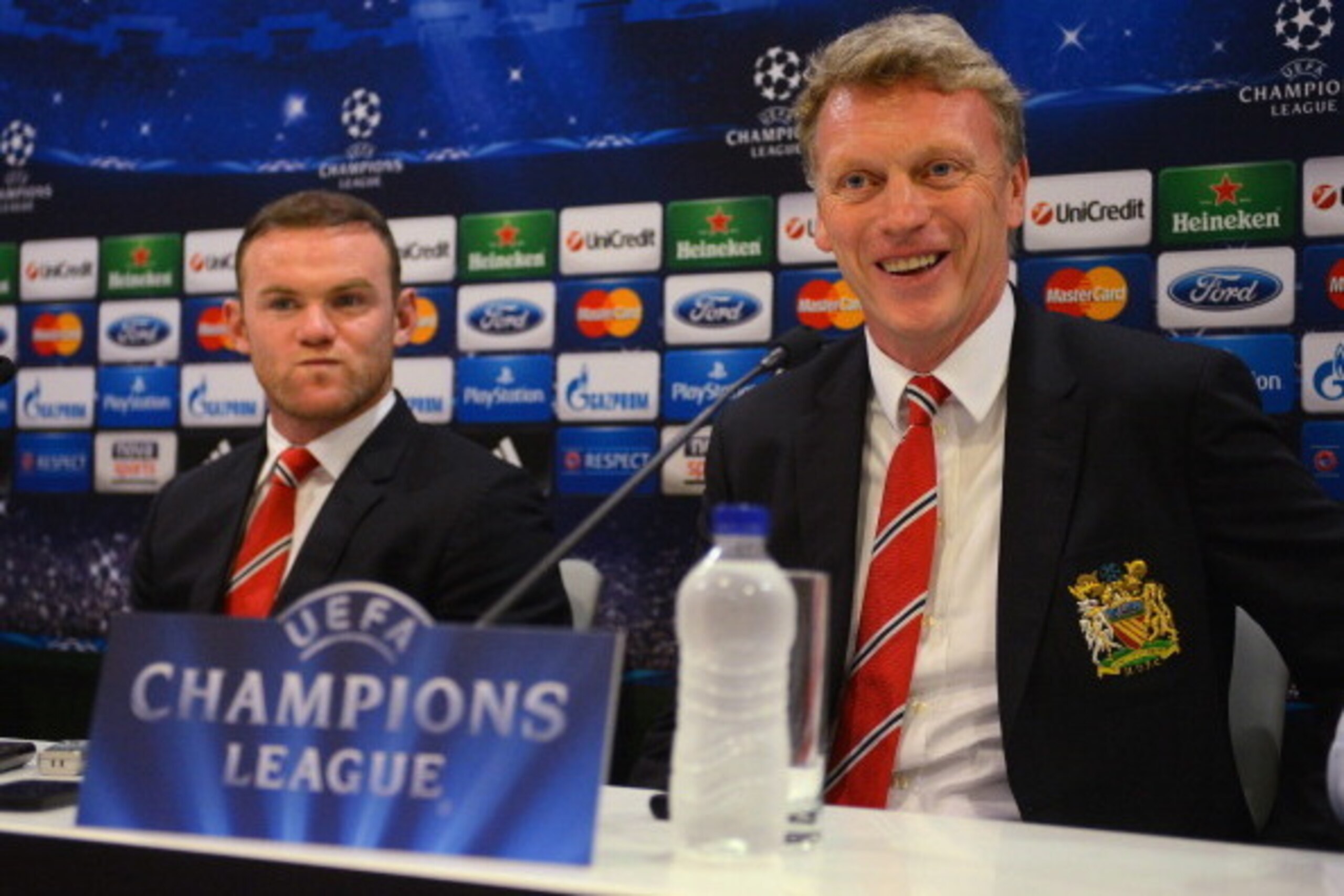 PIRAEUS, GREECE - FEBRUARY 24: Wayne Rooney and manager David Moyes speak to the media during the Manchester United press conference at Karaiskakis Stadium on February 24, 2014 in Piraeus, Greece.  (Photo by Michael Regan/Getty Images)