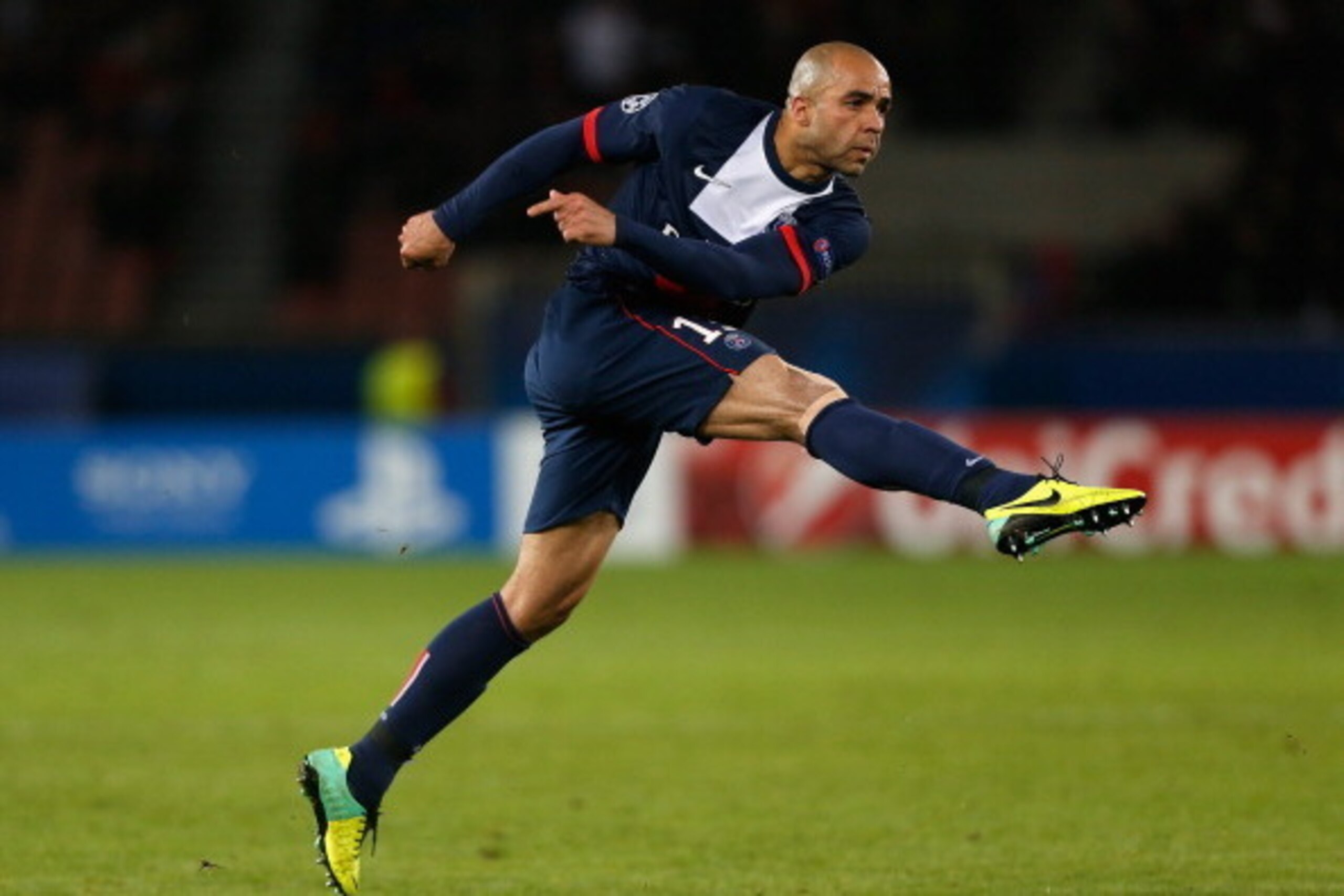 PARIS, FRANCE - NOVEMBER 05: Alex of PSG hits a freekick during the UEFA Champions League Group C match between Paris Saint Germain and RSC Anderlecht at Parc des Princes on November 5, 2013 in Paris, France. (Photo by Harry Engels/Getty Images) PARIS, FRANCE - NOVEMBER 05: Alex of PSG hits a freekick during the UEFA Champions League Group C match between Paris Saint Germain and RSC Anderlecht at Parc des Princes on November 5, 2013 in Paris, France. (Photo by Harry Engels/Getty Images)