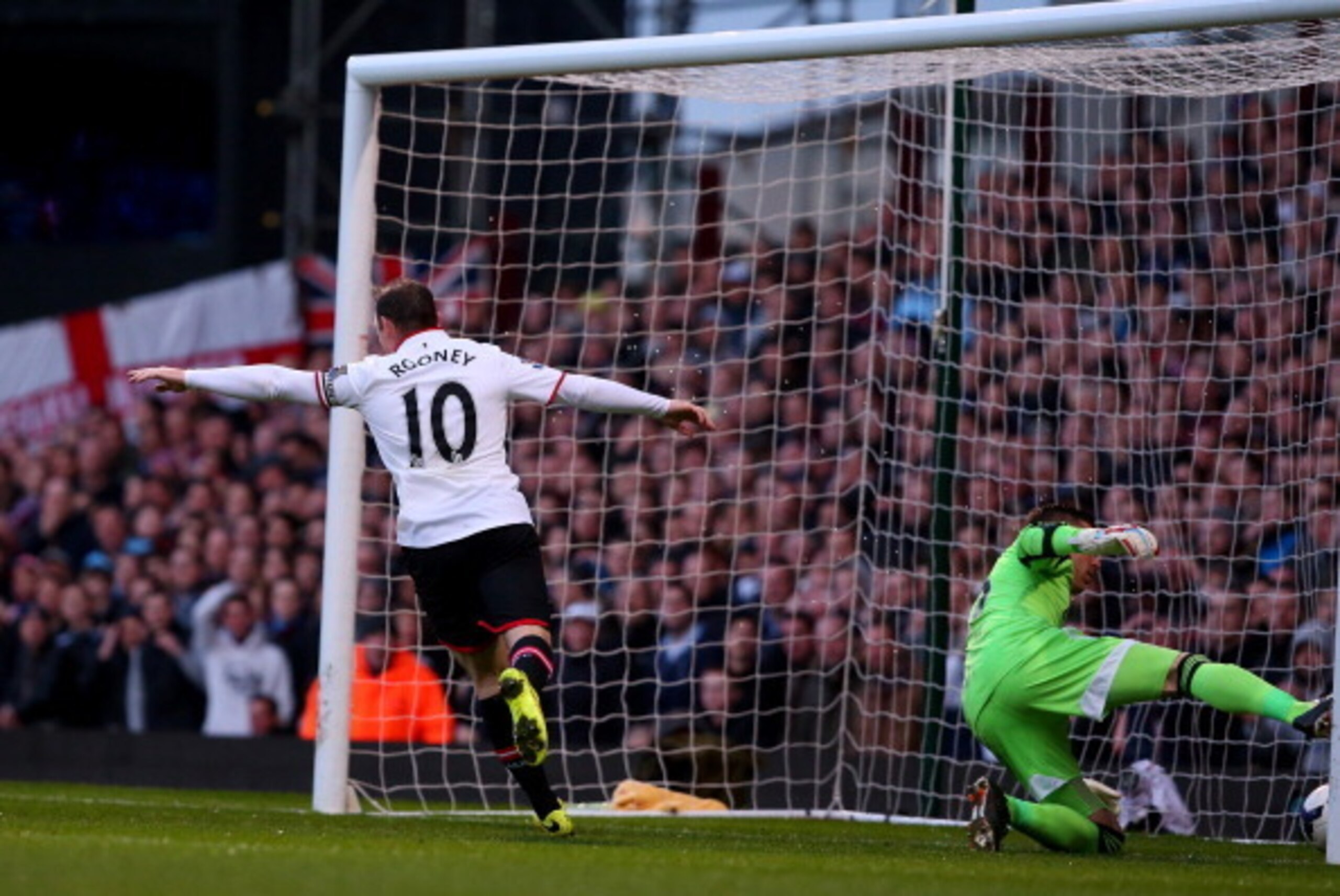 LONDON, ENGLAND - MARCH 22:  Wayne Rooney of Manchester United celebrates after scoring his team's second goal during the Barclays Premier League match between West Ham United and Manchester United at Boleyn Ground on March 22, 2014 in London, England.  (