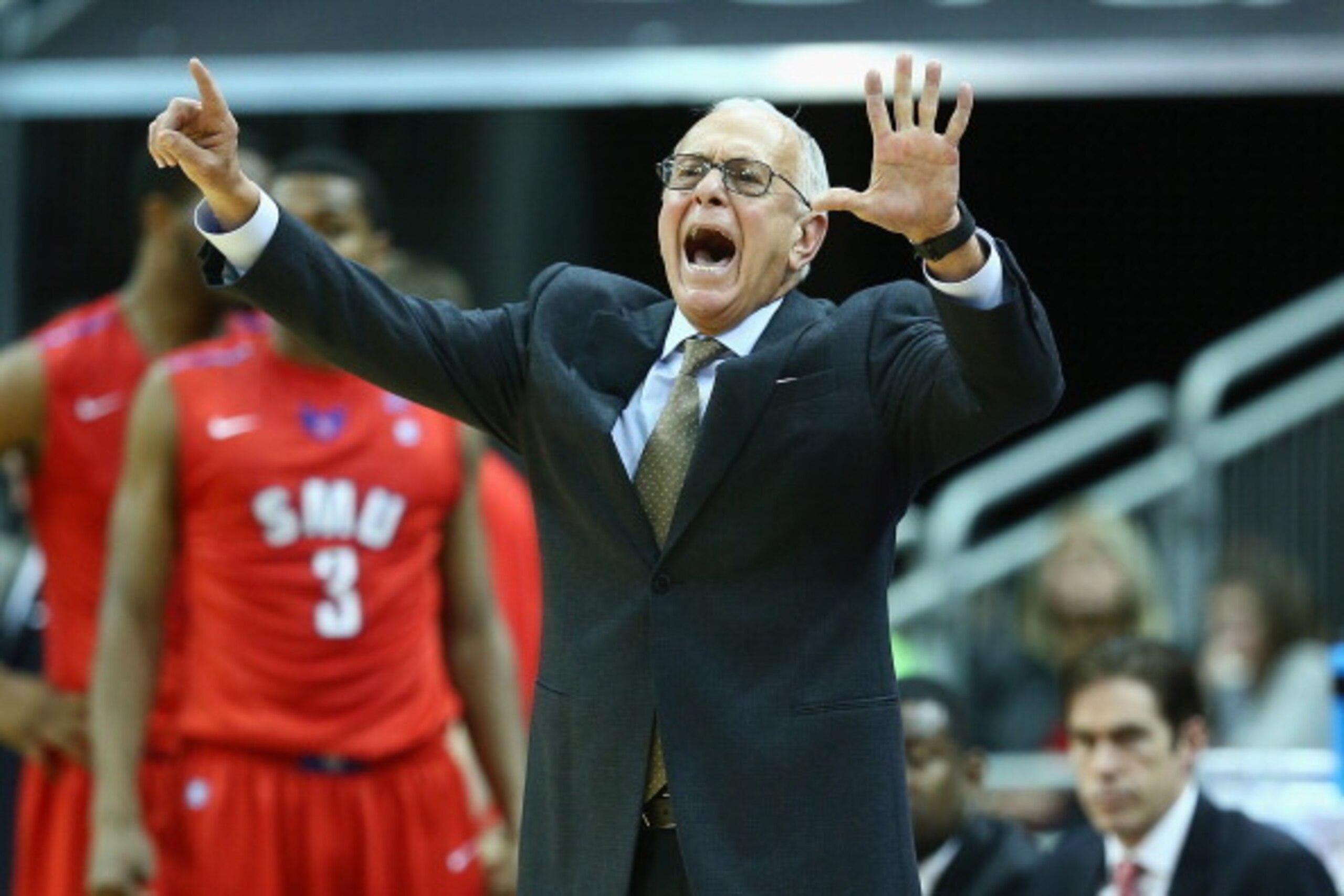 LOUISVILLE, KY - JANUARY 12:  Larry Brown the head coach of the SMU Mustangs gives instructions to his team during the game against the  Louisville Cardinals at KFC YUM! Center on January 12, 2014 in Louisville, Kentucky.  (Photo by Andy Lyons/Getty Image