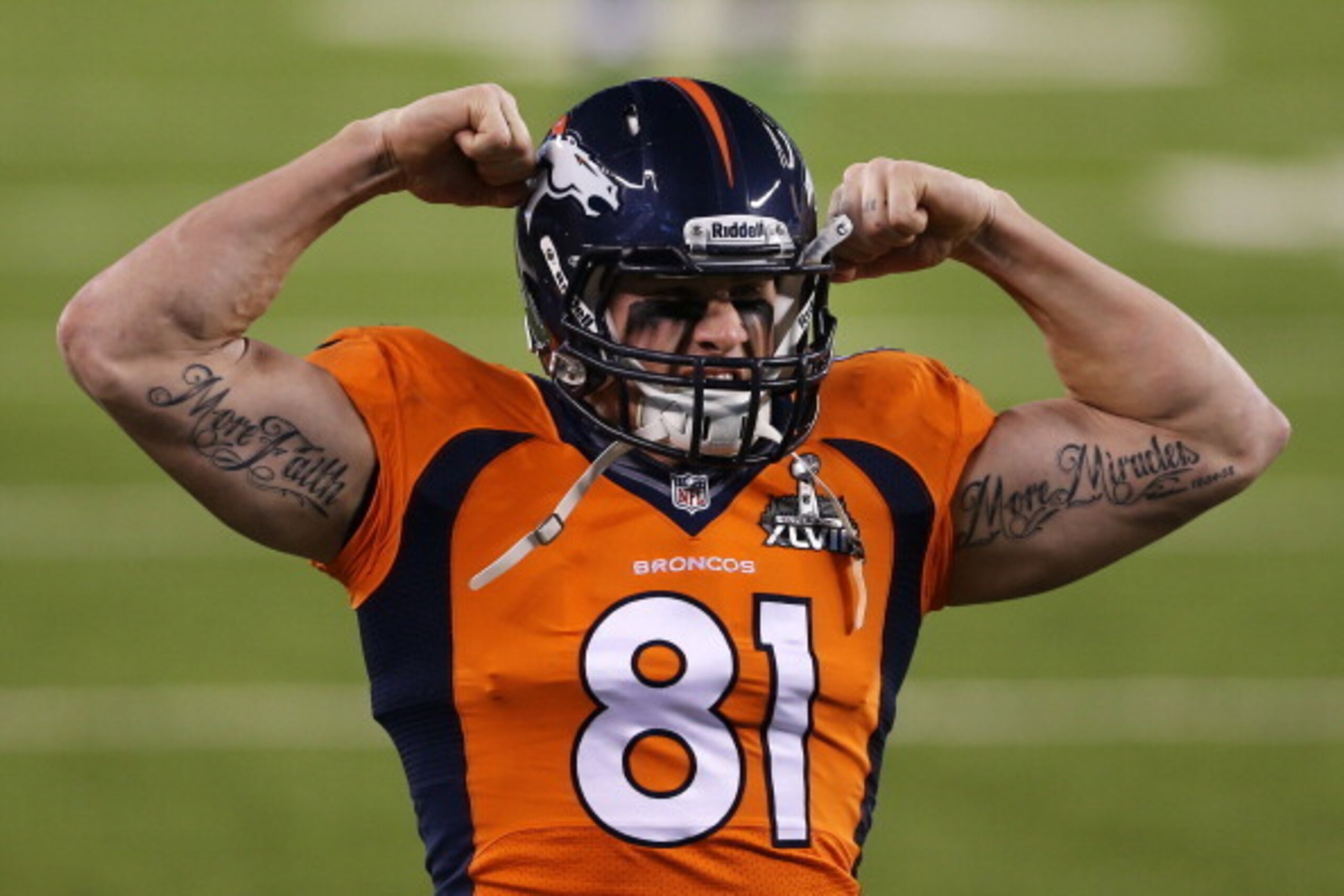 EAST RUTHERFORD, NJ - FEBRUARY 02:  Tight end Joel Dreessen #81 of the Denver Broncos flexes prior to start of Super Bowl XLVIII against the Denver Broncos at MetLife Stadium on February 2, 2014 in East Rutherford, New Jersey.  (Photo by Christian Peterse