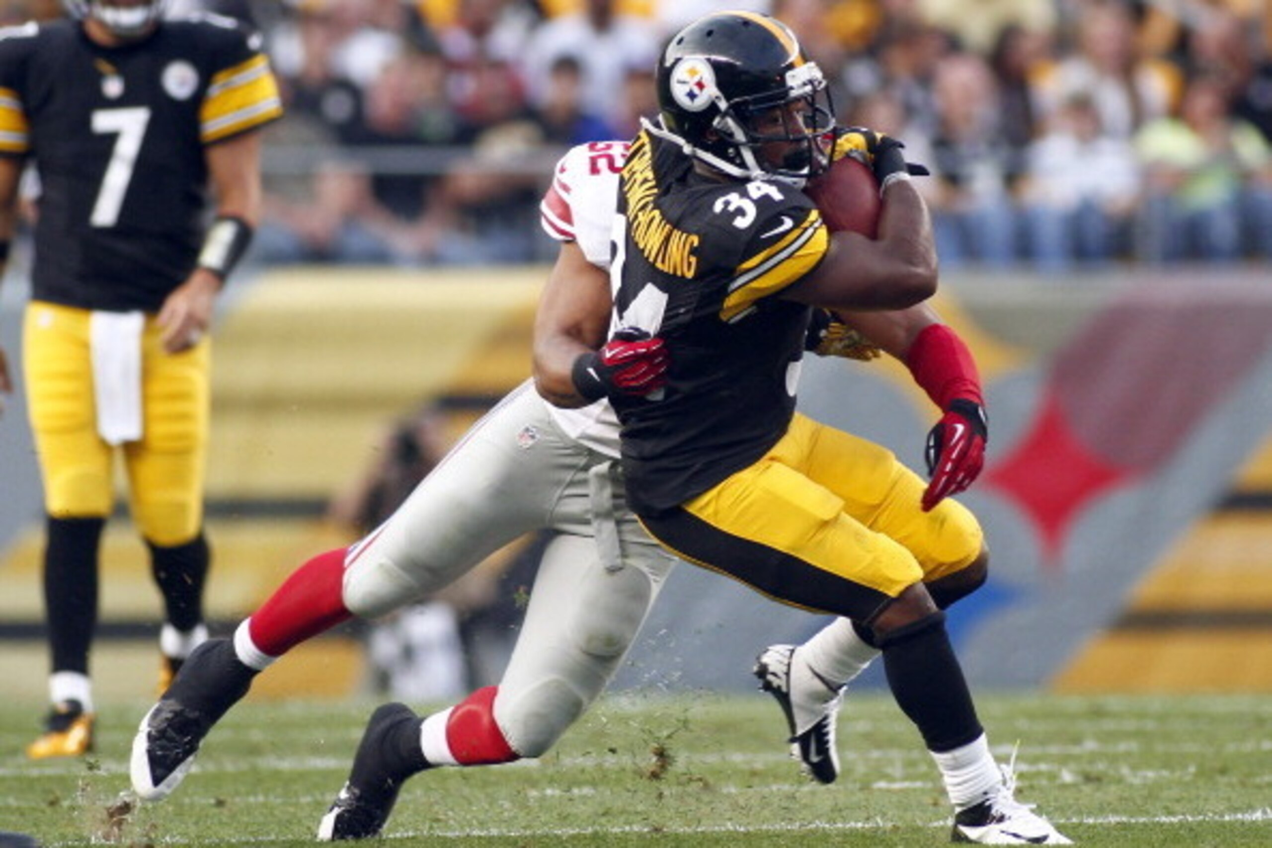 PITTSBURGH, PA - AUGUST 10:  LaRod Stephens-Howling #34 of the Pittsburgh Steelers carries the ball against Spencer Paysinger #52 of the New York Giants during the game on August 10, 2013 at Heinz Field in Pittsburgh, Pennsylvania.  (Photo by Justin K. Al