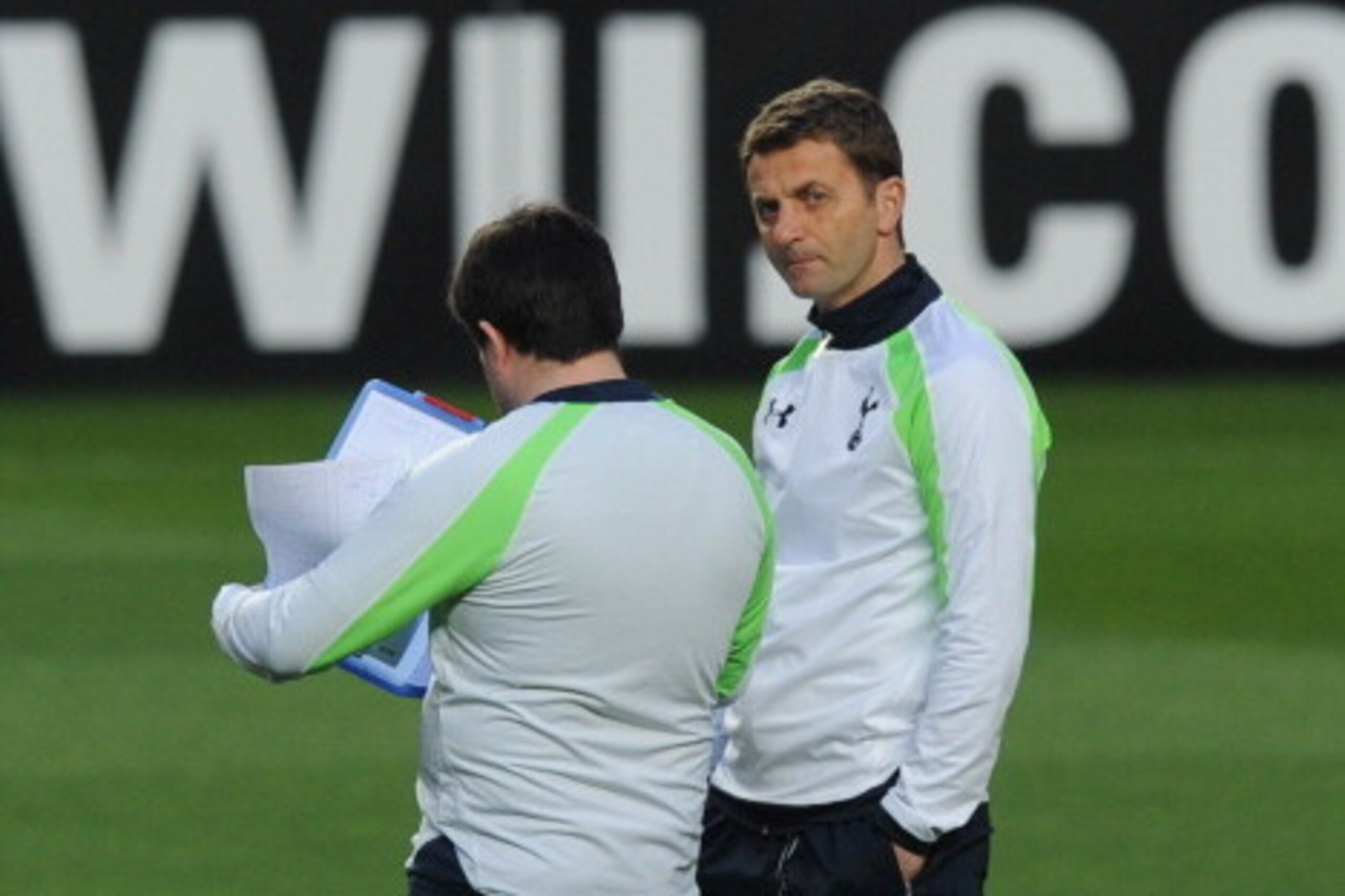 LISBON, PORTUGAL - MARCH 19: The Tottenham Hotspur Manager Tim Sherwood (R) looks on during a training session ahead of their UEFA Europa League round of 16 match against Benfica at Estadio da Luz on March 19, 2014 in Lisbon, Portugal. (Photo by Steve Ba LISBON, PORTUGAL - MARCH 19: The Tottenham Hotspur Manager Tim Sherwood (R) looks on during a training session ahead of their UEFA Europa League round of 16 match against Benfica at Estadio da Luz on March 19, 2014 in Lisbon, Portugal. (Photo by Steve Ba