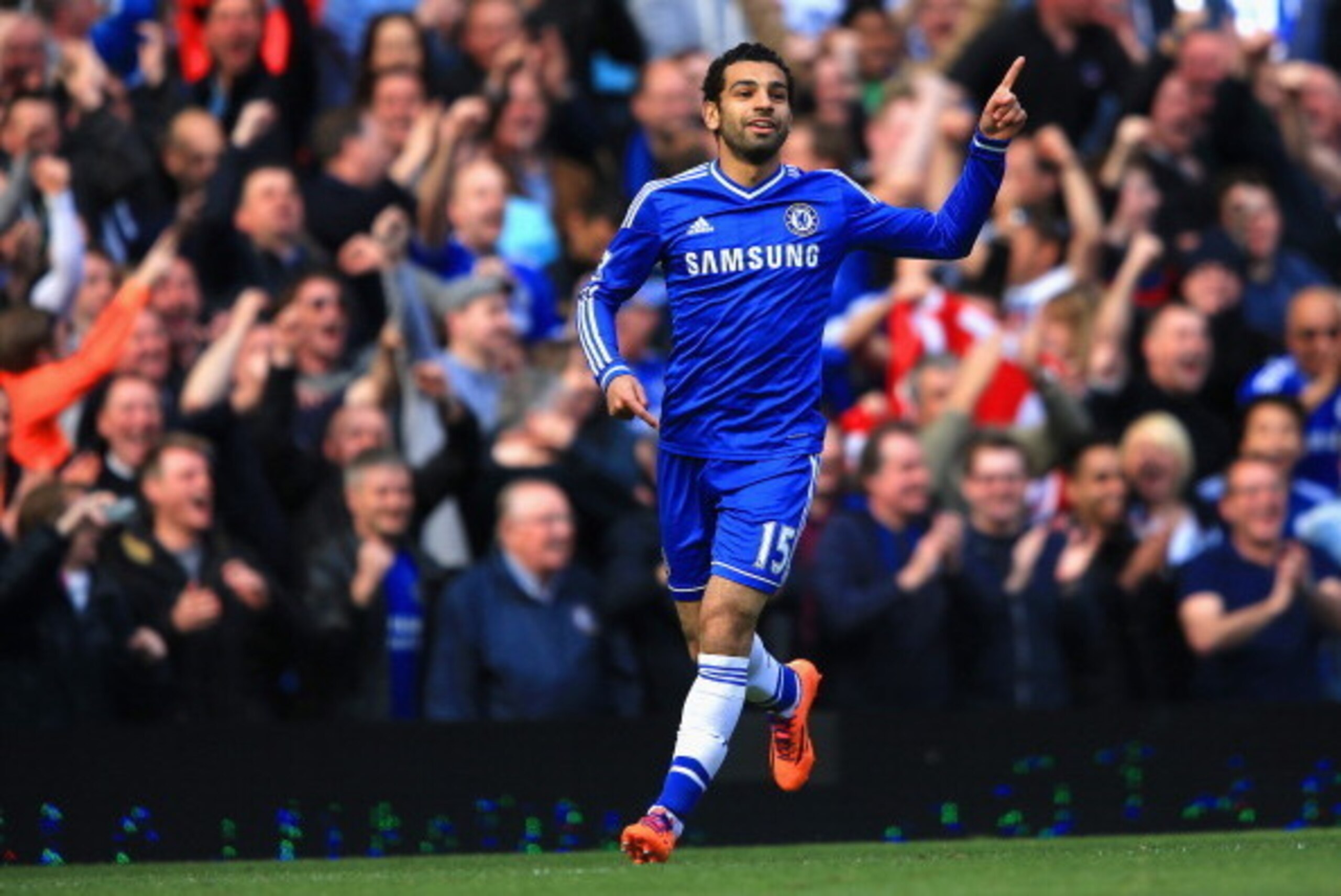 LONDON, ENGLAND - MARCH 22:  Mohamed Salah of Chelsea celebrates scoring their sixth goal uring the Barclays Premier League match between Chelsea and Arsenal at Stamford Bridge on March 22, 2014 in London, England.  (Photo by Richard Heathcote/Getty Image