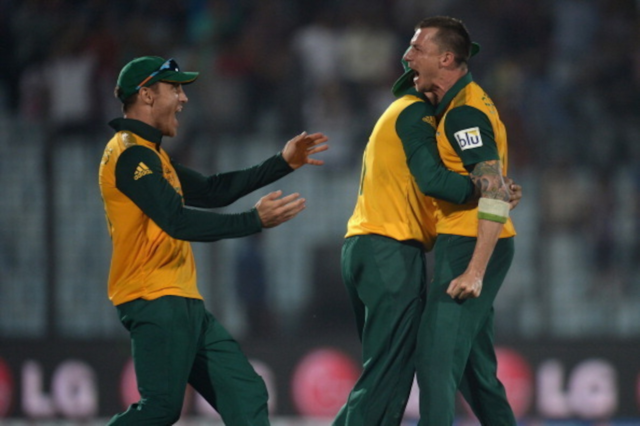 CHITTAGONG, BANGLADESH - MARCH 24:  Dale Steyn of South Africa celebrates with captain Faf du Plessis after running out Ross Taylor of New Zealand to win the ICC World Twenty20 Bangladesh 2014 Group 1 match between New Zealand and South Africa at Zahur Ah