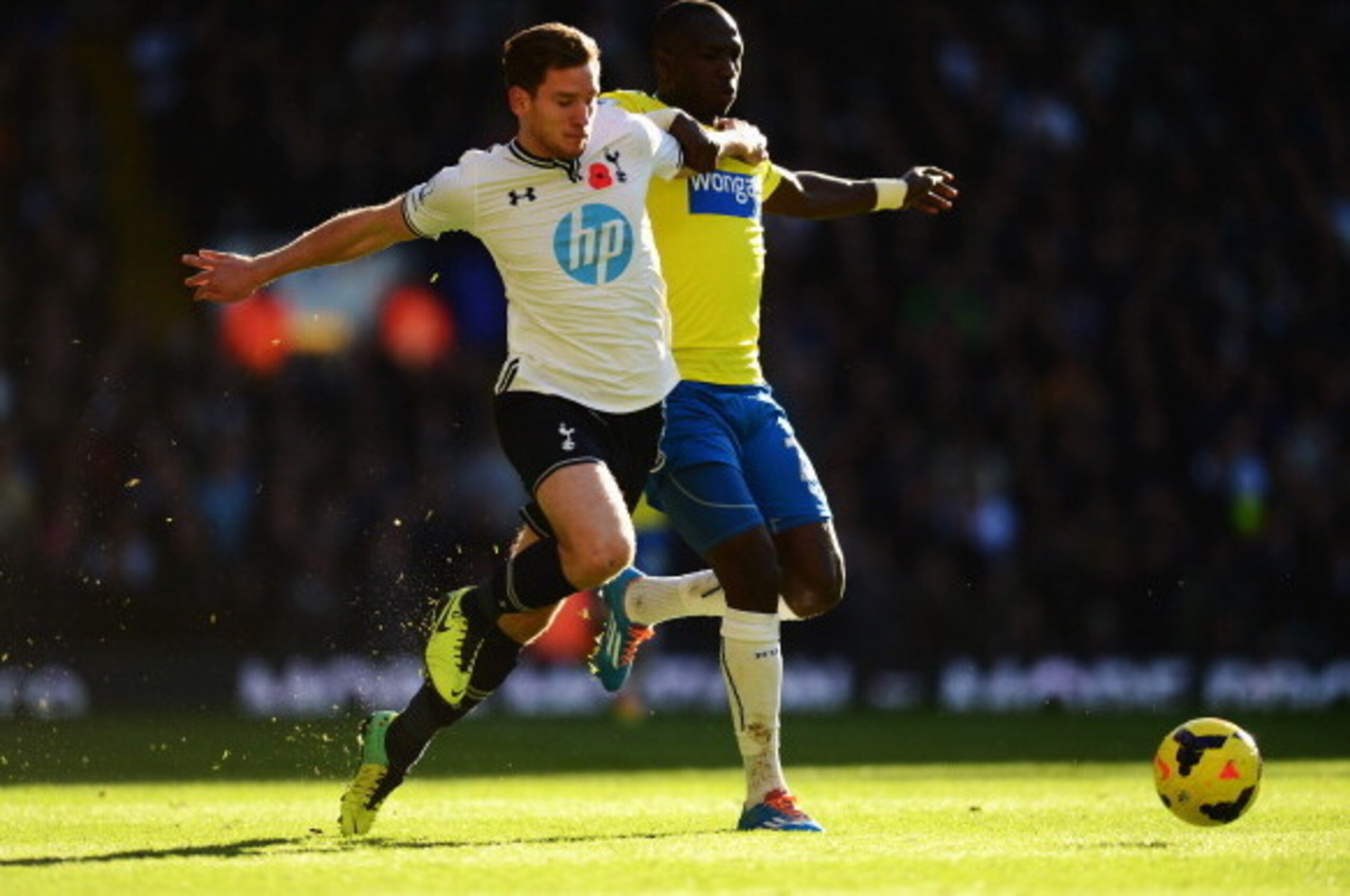 LONDON, ENGLAND - NOVEMBER 10:  (L-R) Jan Vertonghen of Tottenham Hotspur and Moussa Sissoko of Newcastle United challenge for the ball during the Barclays Premier League match between Tottenham Hotspur and Newcastle United at White Hart Lane on November 