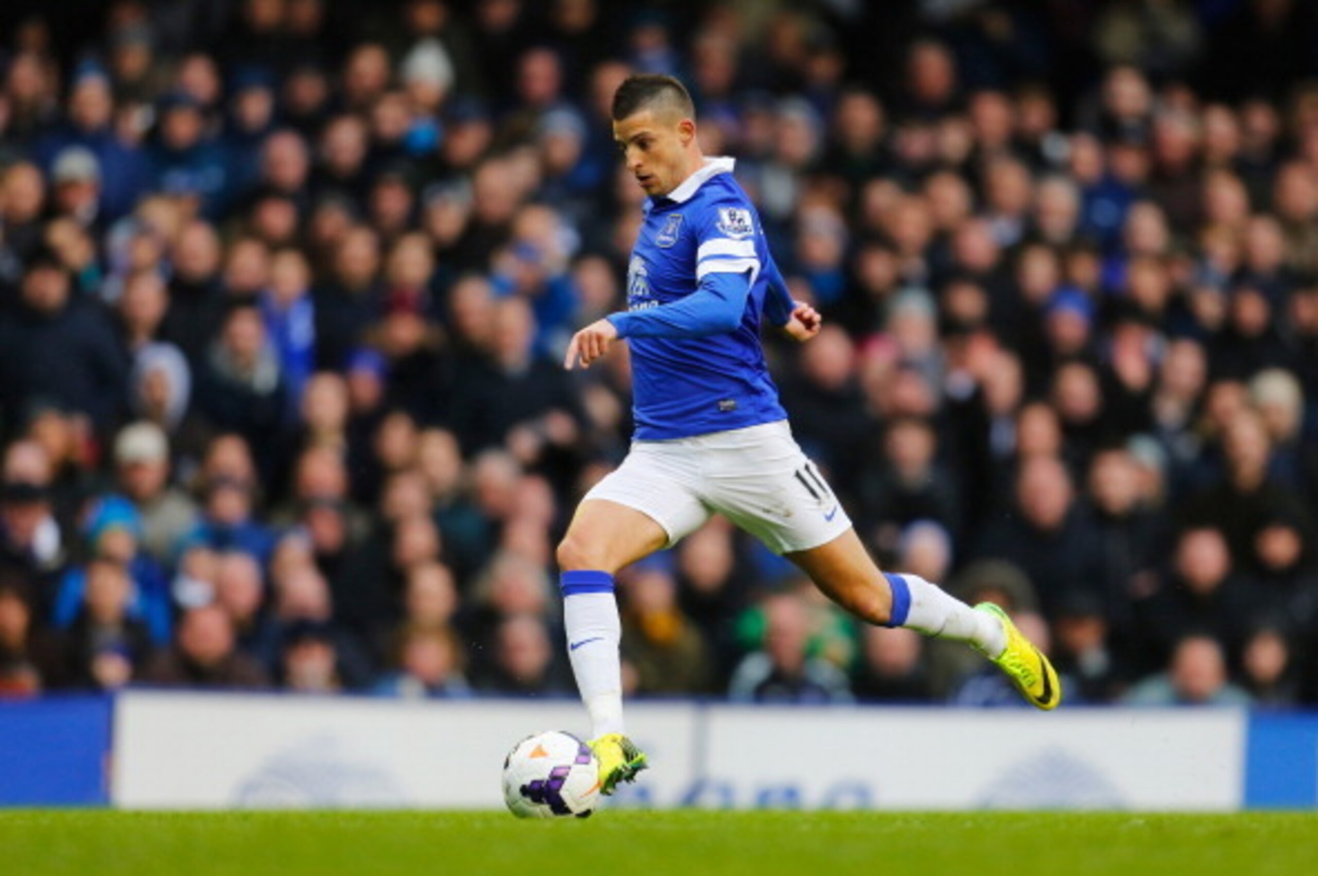 LIVERPOOL, ENGLAND - MARCH 22:  Kevin Mirallas of Everton in action during the Barclays Premier League match between Everton and Swansea City at Goodison Park on March 22, 2014 in Liverpool, England.  (Photo by Paul Thomas/Getty Images)