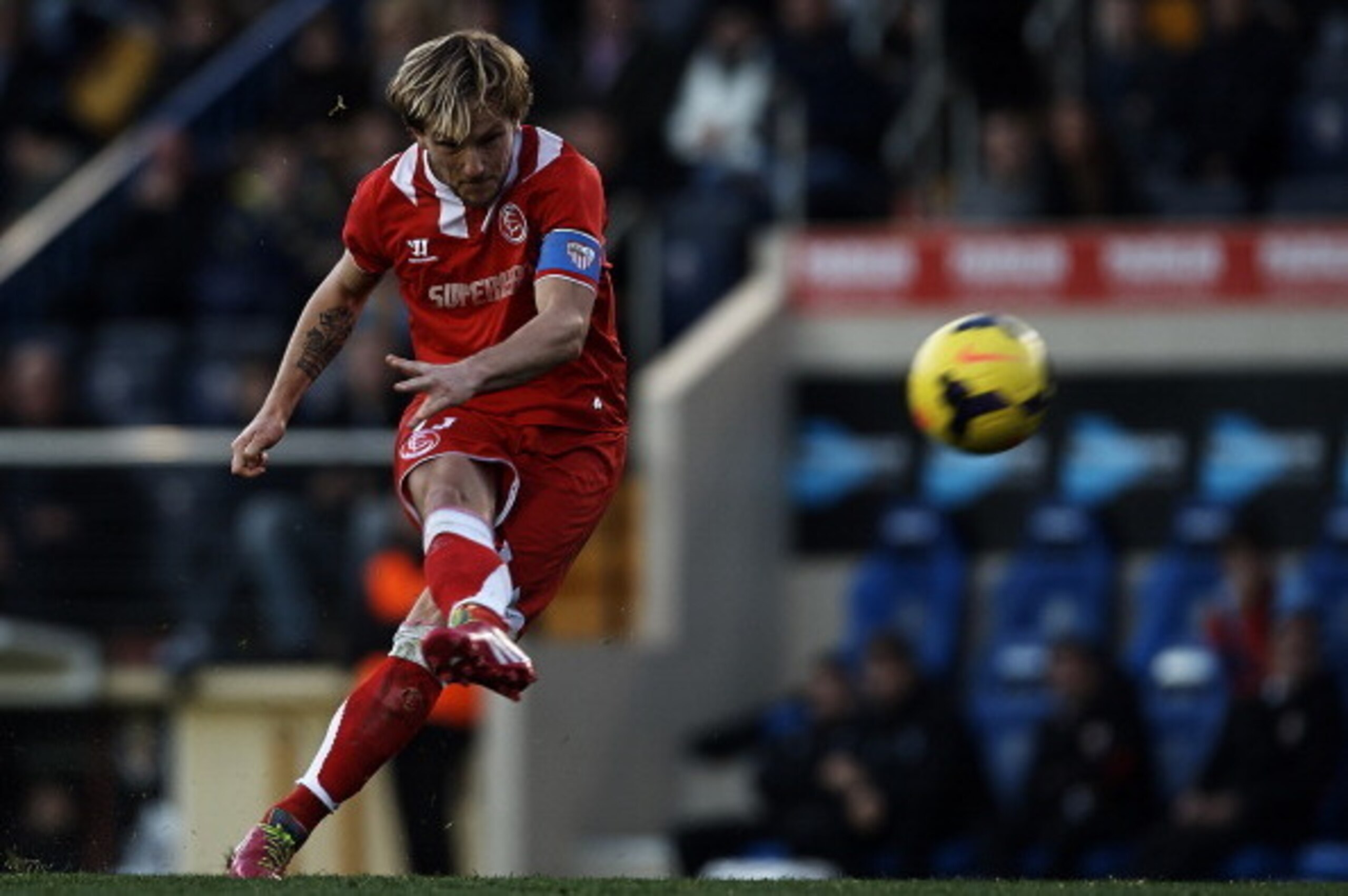 VILLARREAL, SPAIN - DECEMBER 21:  Ivan Rakitic of Sevilla in action during the La Liga match between Villarreal CF and Sevilla FC at El Madrigal on December 21, 2013 in Villarreal, Spain.  (Photo by Manuel Queimadelos Alonso/Getty Images)