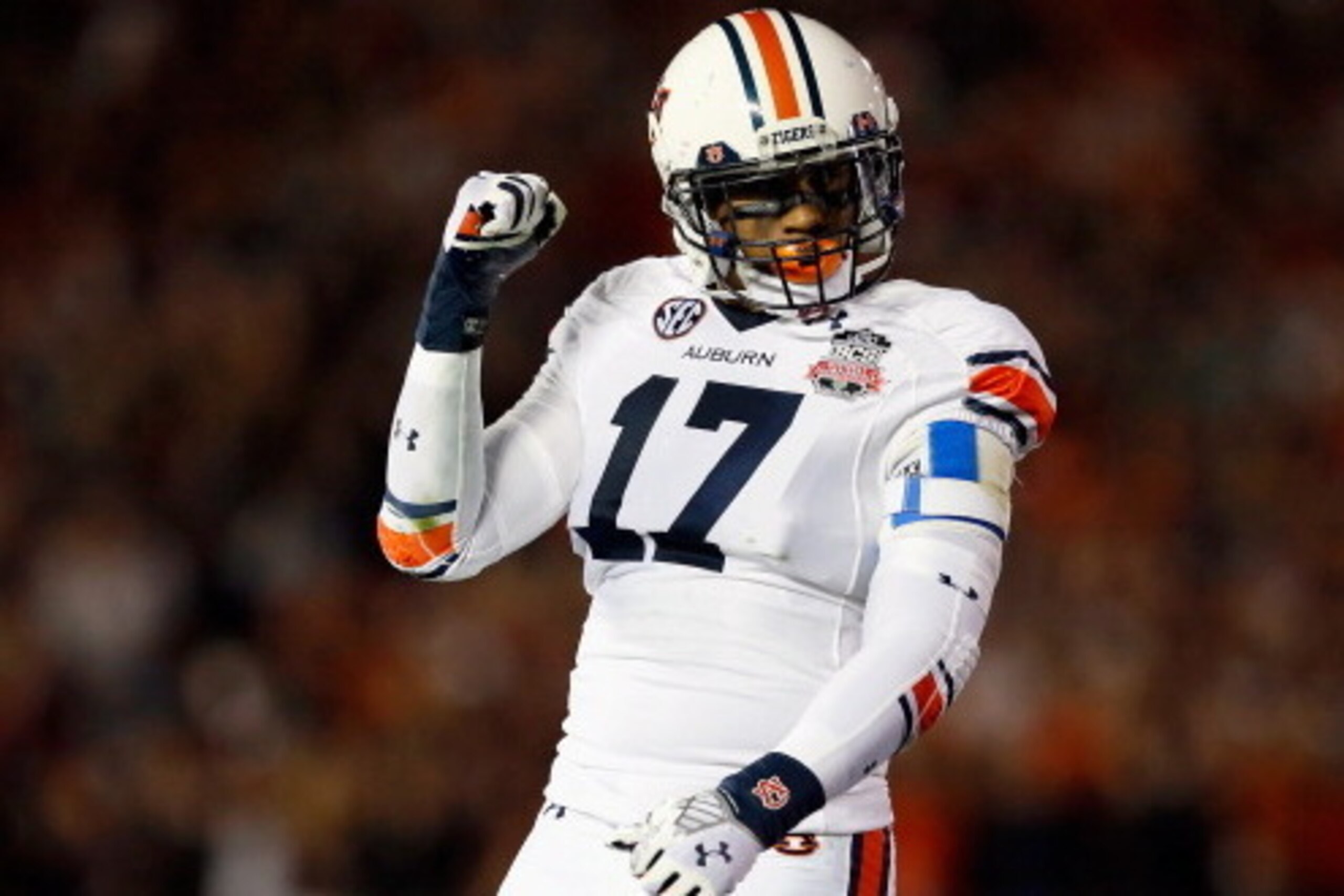 PASADENA, CA - JANUARY 06:  Linebacker Kris Frost #17 of the Auburn Tigers reacts to a play against the Florida State Seminoles during the 2014 Vizio BCS National Championship Game at the Rose Bowl on January 6, 2014 in Pasadena, California.  (Photo by Ke