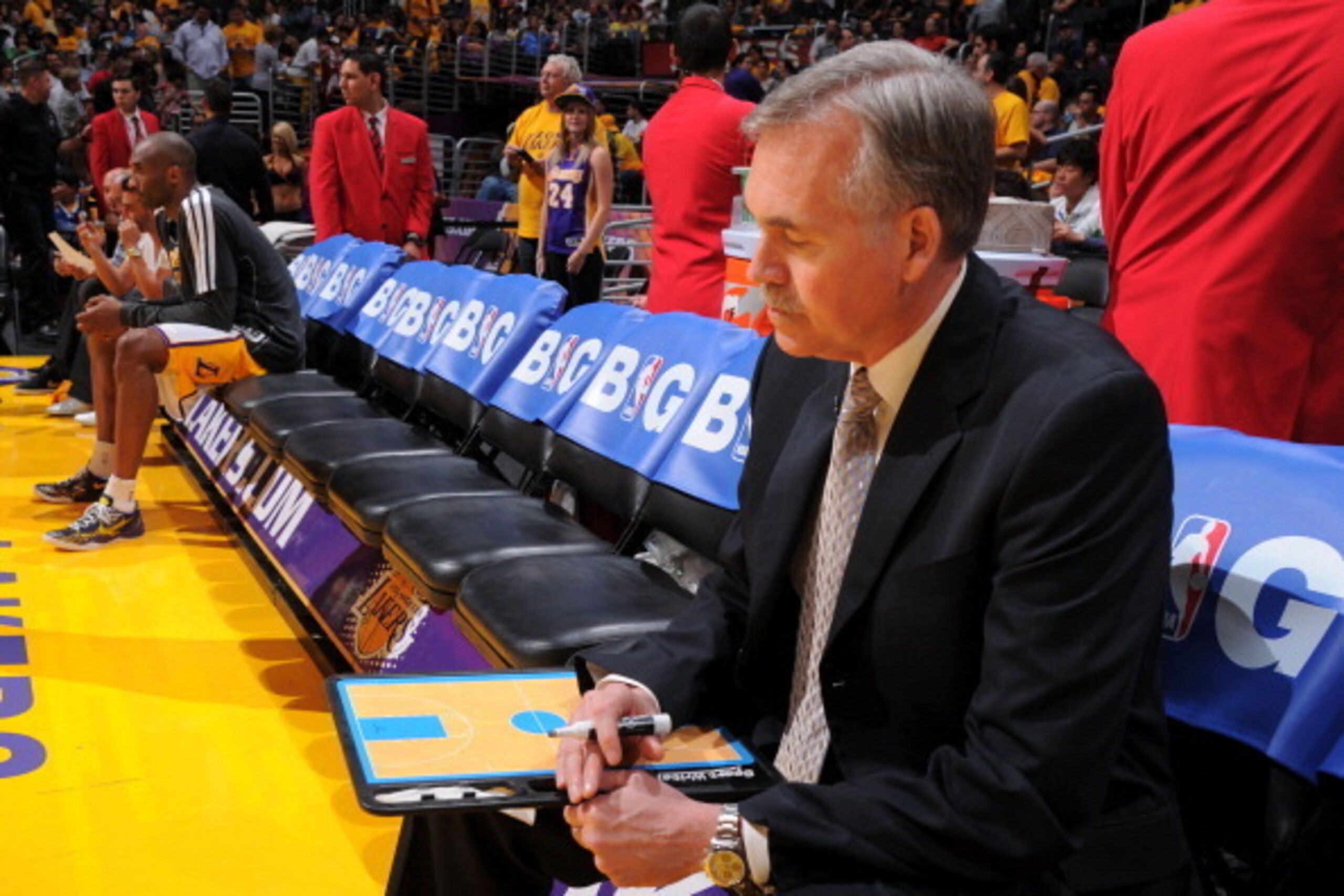 LOS ANGELES, CA - MARCH 10: Head coach Mike D'Antoni of the Los Angeles Lakers and Kobe Bryant #24 sit on the bench before the second half of their game against the Chicago Bulls at Staples Center on March 10, 2013 in Los Angeles, California. NOTE TO USER LOS ANGELES, CA - MARCH 10: Head coach Mike D'Antoni of the Los Angeles Lakers and Kobe Bryant #24 sit on the bench before the second half of their game against the Chicago Bulls at Staples Center on March 10, 2013 in Los Angeles, California. NOTE TO USER
