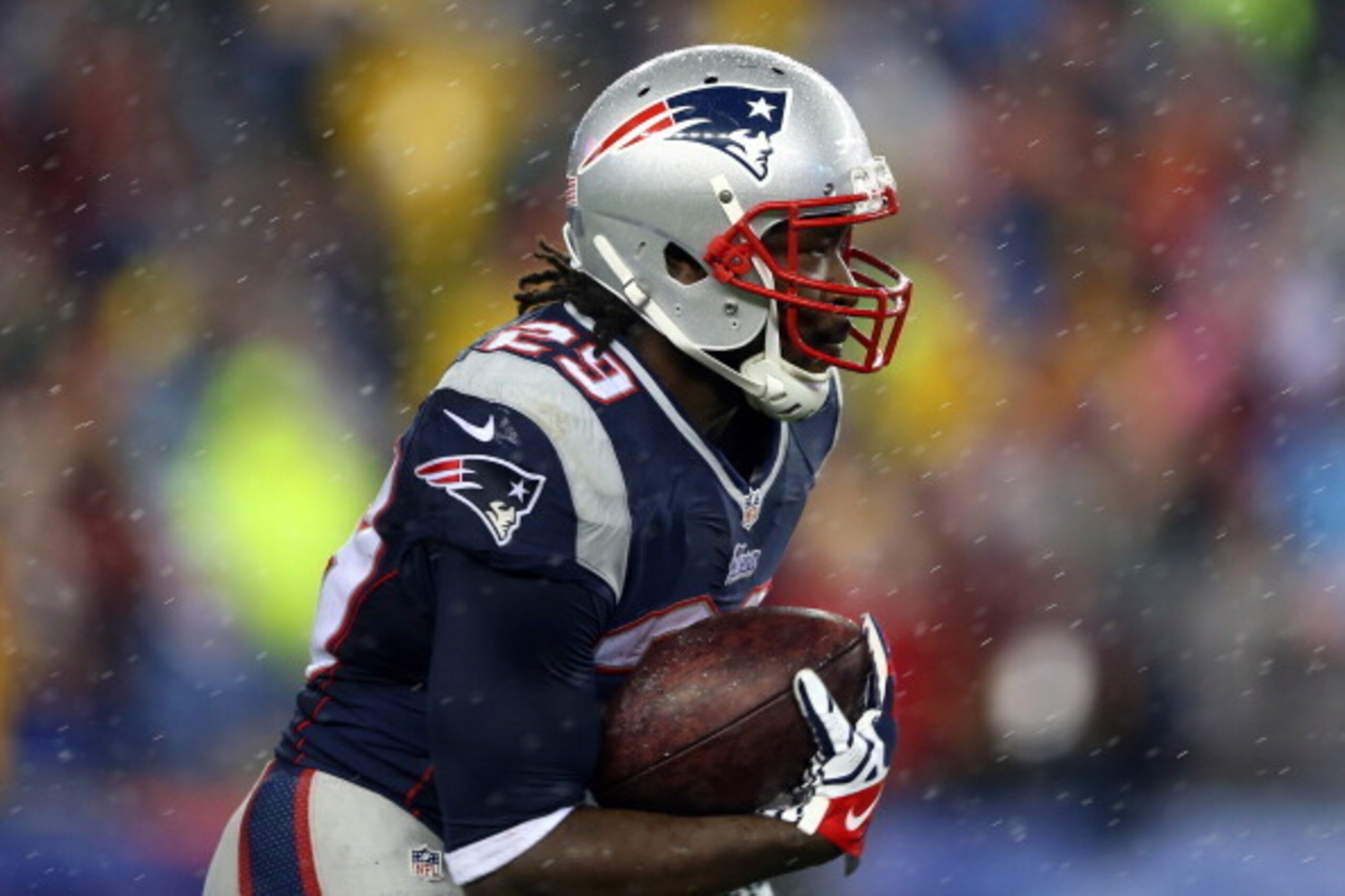 FOXBORO, MA - JANUARY 11: LeGarrette Blount #29 of the New England Patriots runs the ball against the Indianapolis Colts during the AFC Divisional Playoff game at Gillette Stadium on January 11, 2014 in Foxboro, Massachusetts. (Photo by Elsa/Getty Image FOXBORO, MA - JANUARY 11: LeGarrette Blount #29 of the New England Patriots runs the ball against the Indianapolis Colts during the AFC Divisional Playoff game at Gillette Stadium on January 11, 2014 in Foxboro, Massachusetts. (Photo by Elsa/Getty Image