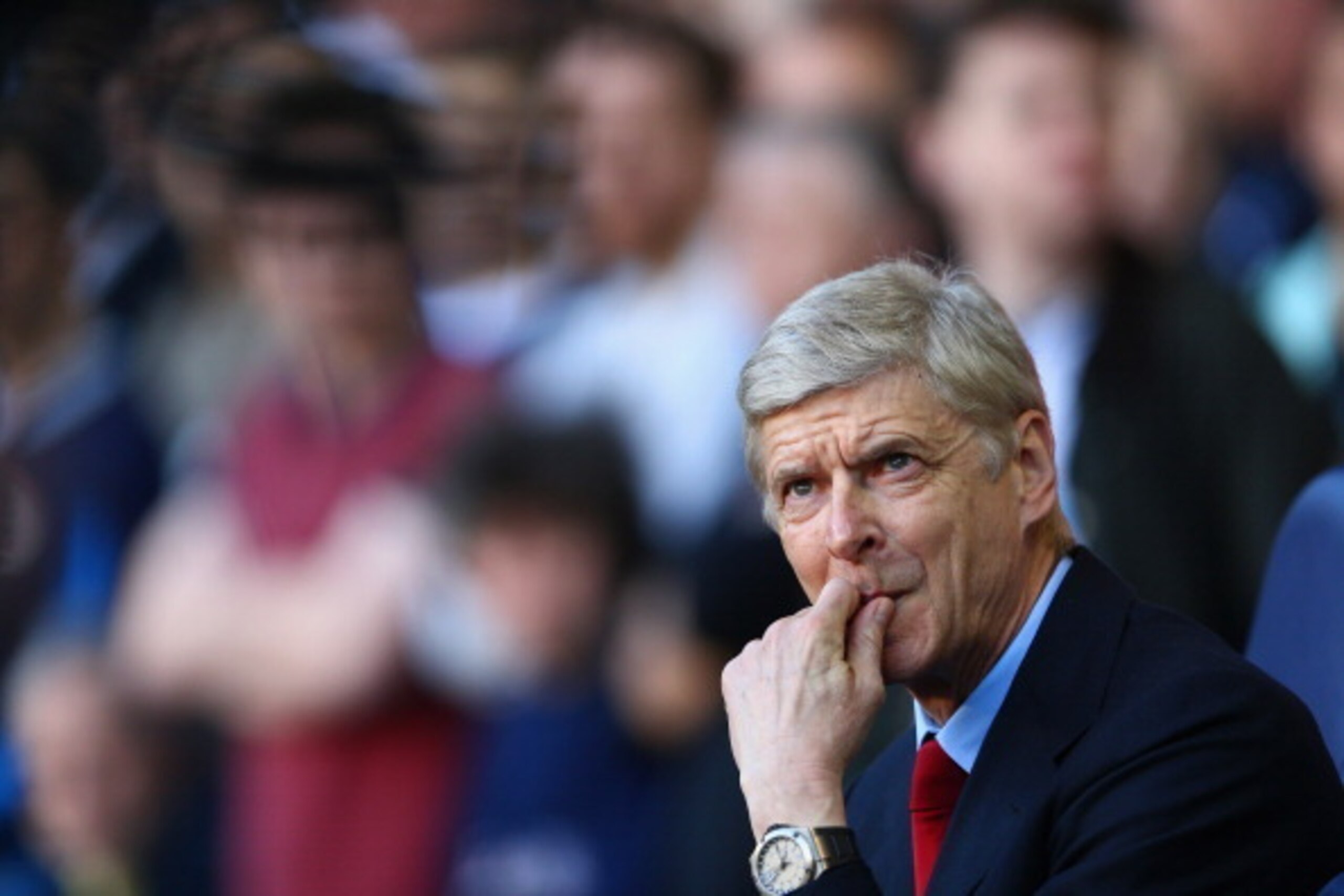 LONDON, ENGLAND - MARCH 16: Arsene Wenger manager of Arsenal looks on during the Barclays Premier League match between Tottenham Hotspur and Arsenal at White Hart Lane on March 16, 2014 in London, England.  (Photo by Paul Gilham/Getty Images)