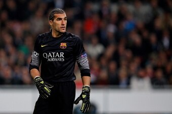 AMSTERDAM, NETHERLANDS - NOVEMBER 26:  Goalkeeper, Jose Manuel Pinto of Barcelona looks on during the UEFA Champions League Group H match between Ajax Amsterdam and FC Barcelona at Amsterdam Arena on November 26, 2013 in Amsterdam, Netherlands.  (Photo by