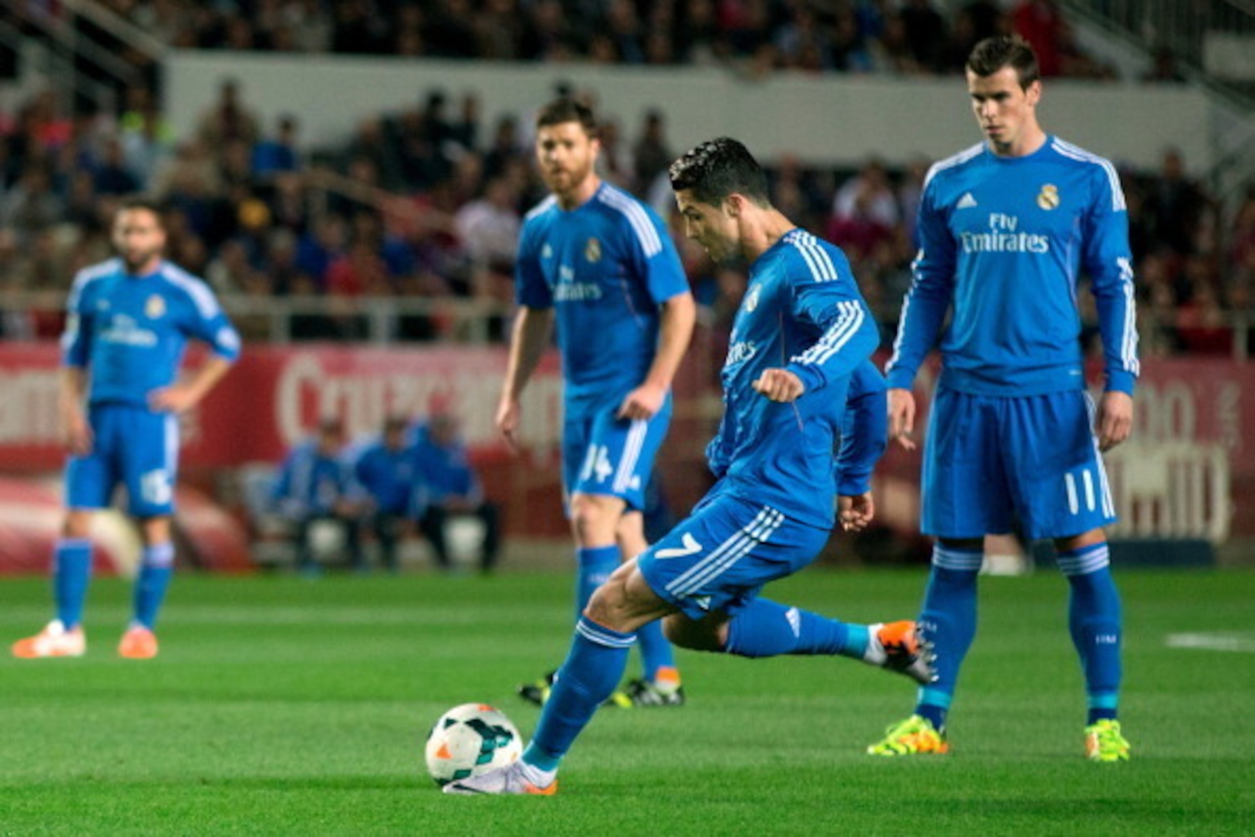 SEVILLE, SPAIN - MARCH 26: Cristiano Ronaldo of Real Madrid CF scores their opening goal during the La Liga match between Sevilla FC and Real Madrid CF at Estadio Ramon Sanchez Pizjuan on March 26, 2014 in Seville, Spain.  (Photo by Gonzalo Arroyo Moreno/
