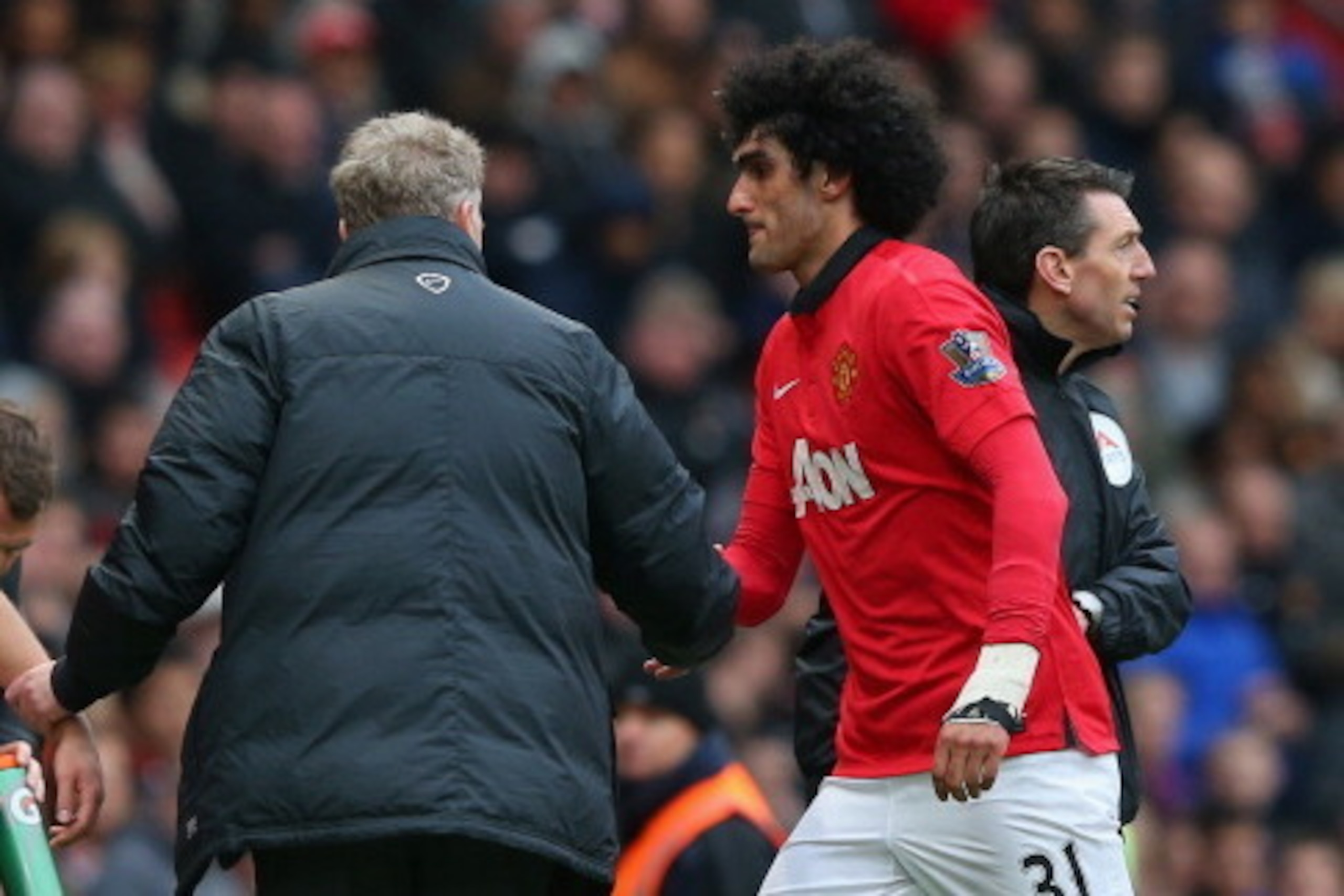 MANCHESTER, ENGLAND - MARCH 16:  Manchester United Manager David Moyes substitutes Marouane Fellaini of Manchester United during the Barclays Premier League match between Manchester United and Liverpool at Old Trafford on March 16, 2014 in Manchester, Eng