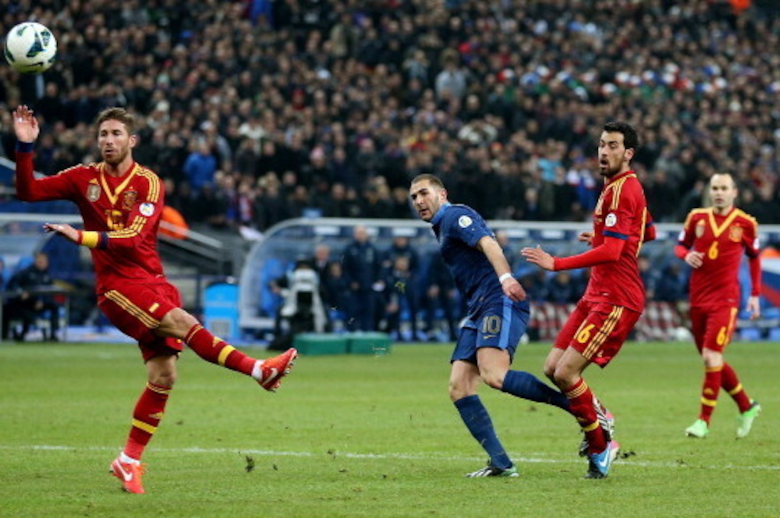 PARIS, FRANCE - MARCH 26: Karim Benzema of France shoots at goal during a FIFA 2014 World Cup Qualifier between France and Spain at Stade de France on March 26, 2013 in Paris, France. (Photo by Scott Heavey/Getty Images) PARIS, FRANCE - MARCH 26: Karim Benzema of France shoots at goal during a FIFA 2014 World Cup Qualifier between France and Spain at Stade de France on March 26, 2013 in Paris, France. (Photo by Scott Heavey/Getty Images)