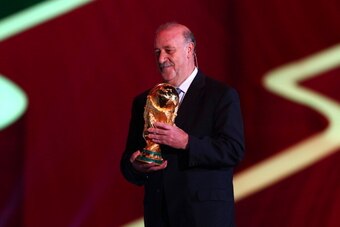 COSTA DO SAUIPE, BRAZIL - DECEMBER 06:  Spain coach Vicente del Bosque holds the World Cup trophy  on stage before the Final Draw for the 2014 FIFA World Cup Brazil at Costa do Sauipe Resort on December 6, 2013 in Costa do Sauipe, Bahia, Brazil.  (Photo b