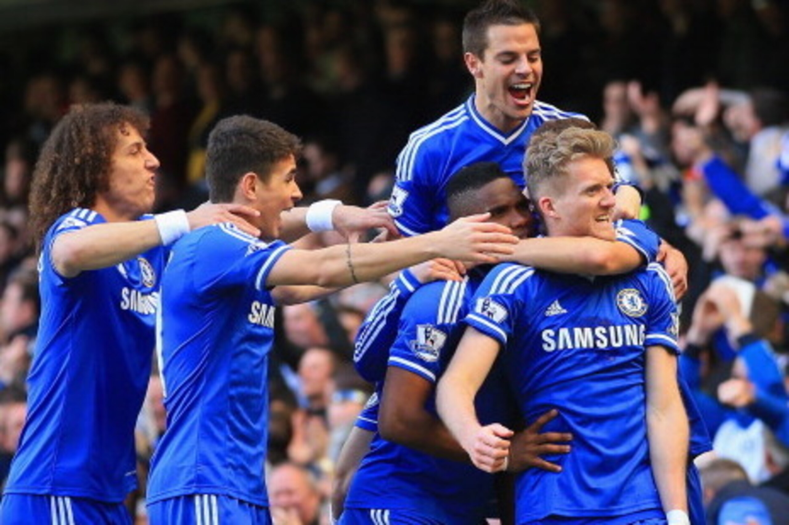 LONDON, ENGLAND - MARCH 22:  Andre Schurrle of Chelsea celebrates scoring his second goal with,  David Luiz, Samuel Eto'o, Oscar, Branislav Ivanovic of Chelsea during the Barclays Premier League match between Chelsea and Arsenal at Stamford Bridge on Marc