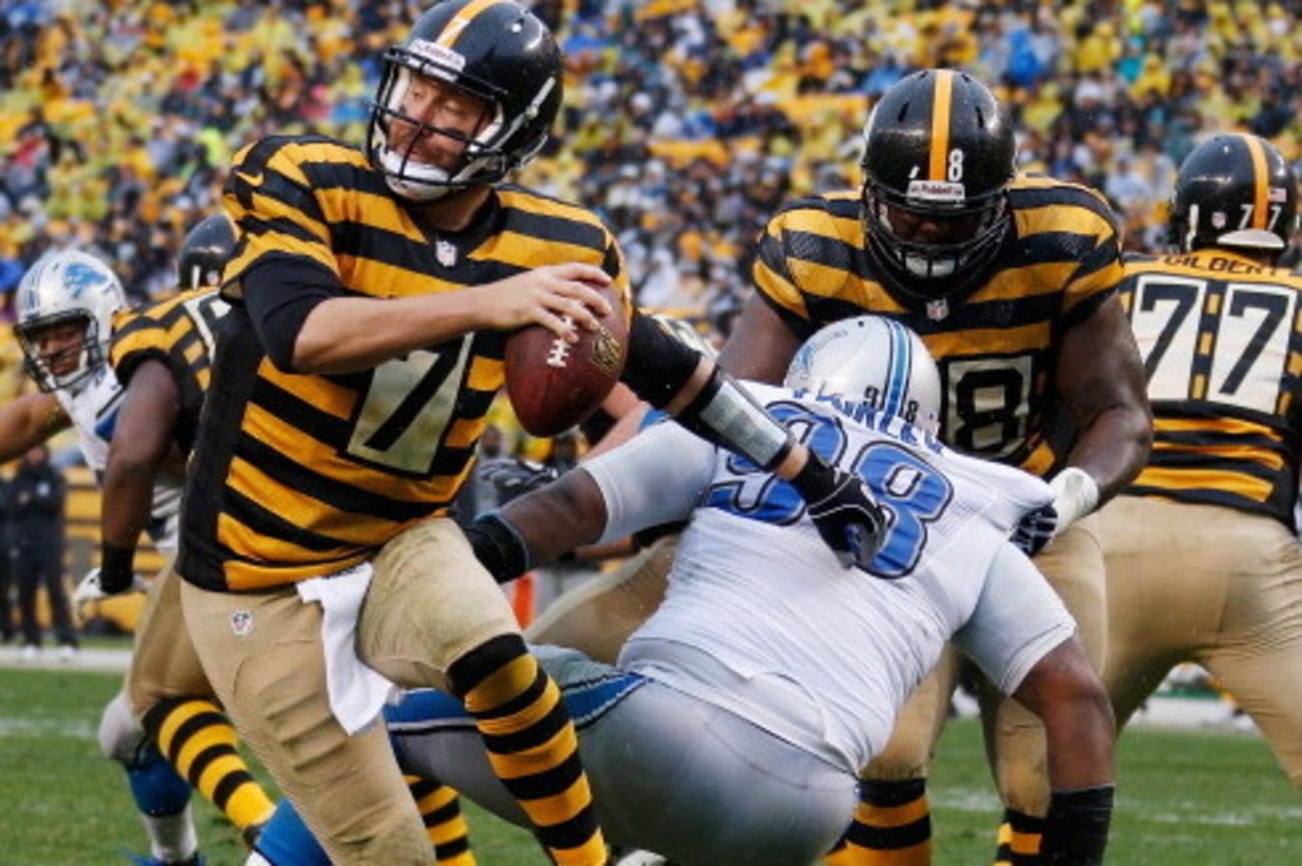 PITTSBURGH, PA - NOVEMBER 17: Ben Roethlisberger #7 of the Pittsburgh Steelers avoids a second quarter sack by Nick Fairley #98 of the Detroit Lions at Heinz Field on November 17, 2013 in Pittsburgh, Pennsylvania. Pittsburgh won the game 37-27. (Photo by 