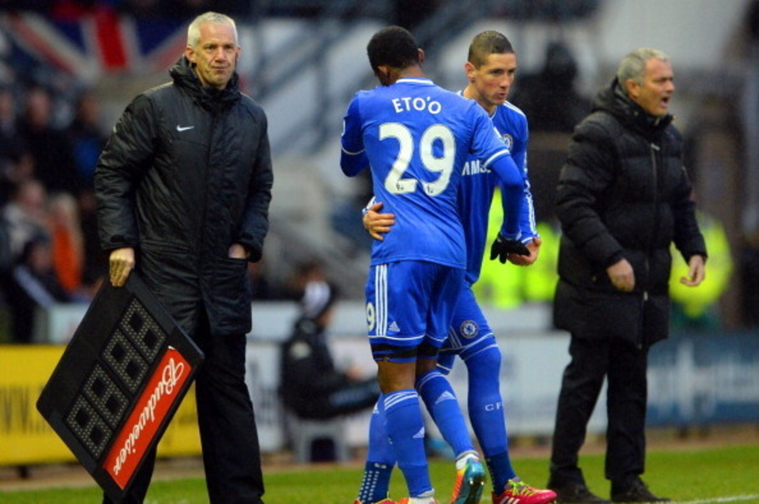DERBY, ENGLAND - JANUARY 05:  Fernando Torres of Chelsea replaces Samuel Eto'o of Chelsea during the Budweiser FA Cup Third Round match between Derby County and Chelsea at iPro Stadium on January 5, 2014 in Derby, England.  (Photo by Michael Regan/Getty I