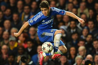LONDON, ENGLAND - MARCH 18:  Oscar of Chelsea controls the ball during the UEFA Champions League Round of 16 second leg match between Chelsea and Galatasaray AS at Stamford Bridge on March 18, 2014 in London, England.  (Photo by Mike Hewitt/Getty Images)