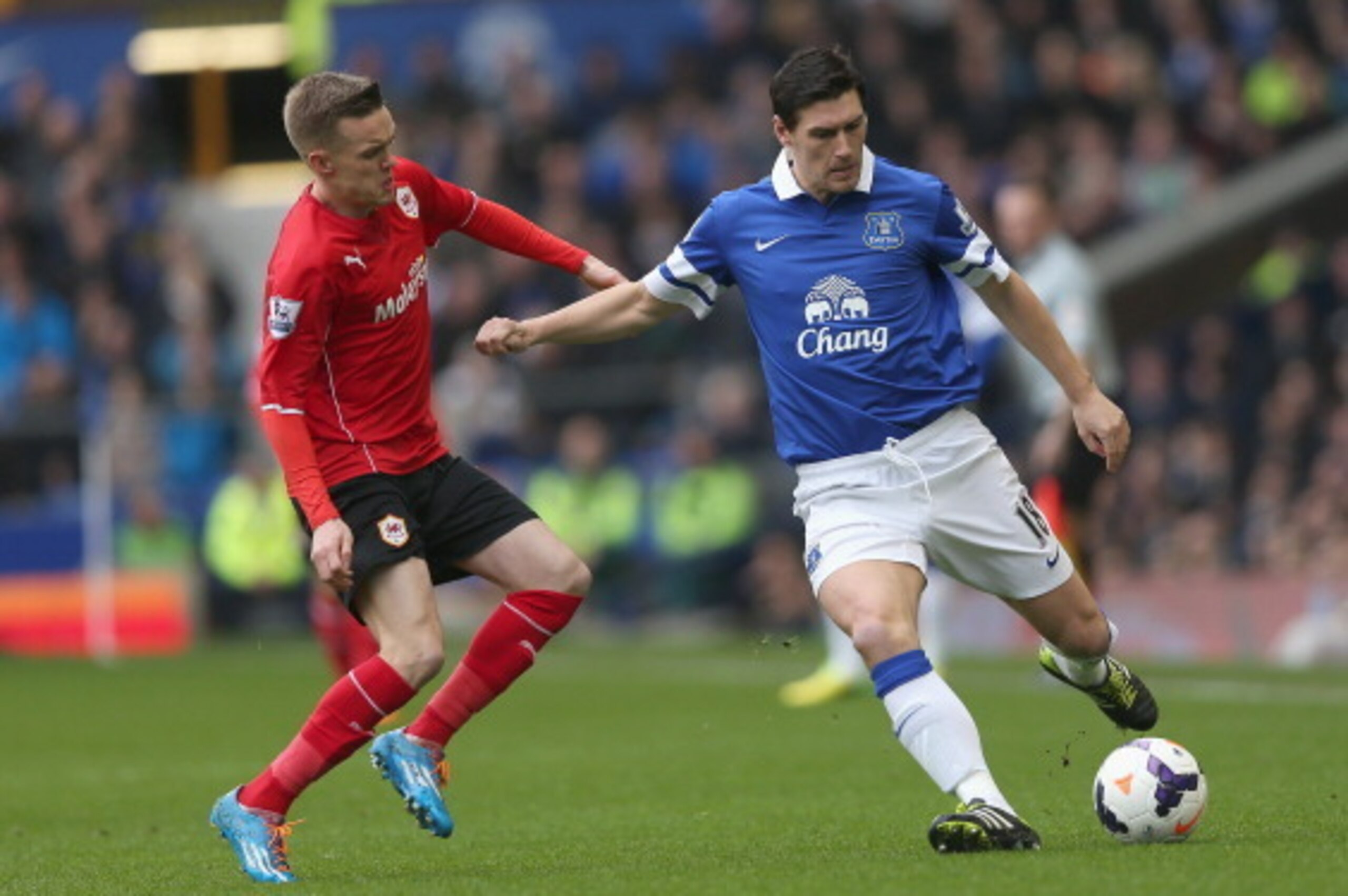 LIVERPOOL, ENGLAND - MARCH 15:  Gareth Barry of Everton in action with Craig Noone of Cardiff City during the Barclays Premier League match between Everton and Cardiff City at Goodison Park on March 15, 2014 in Liverpool, England.  (Photo by Clive Brunski