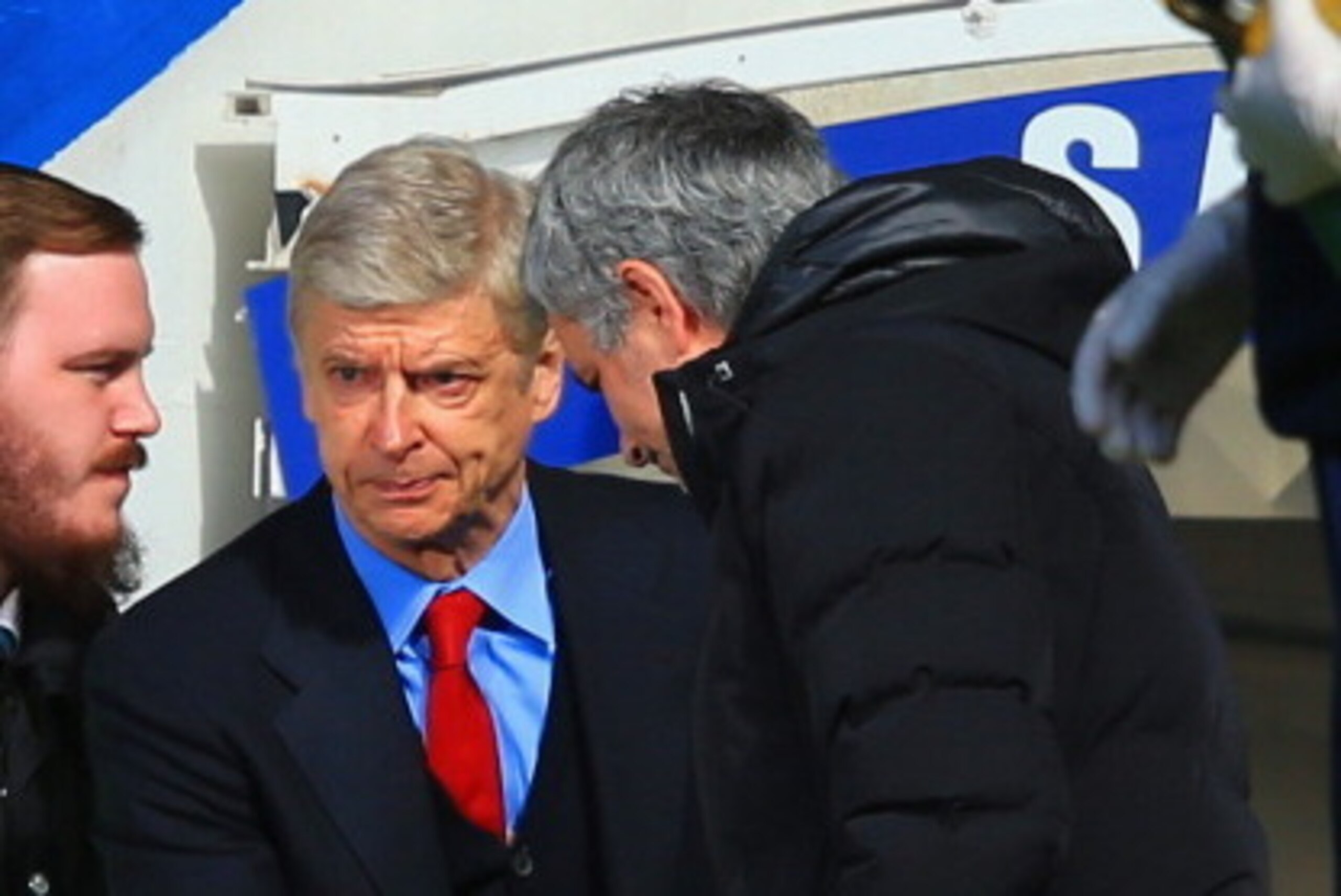 LONDON, ENGLAND - MARCH 22:  Arsene Wenger manager of Arsenal is greeted by Jose Mourinho manager of Chelsea during the Barclays Premier League match between Chelsea and Arsenal at Stamford Bridge on March 22, 2014 in London, England.  (Photo by Richard H