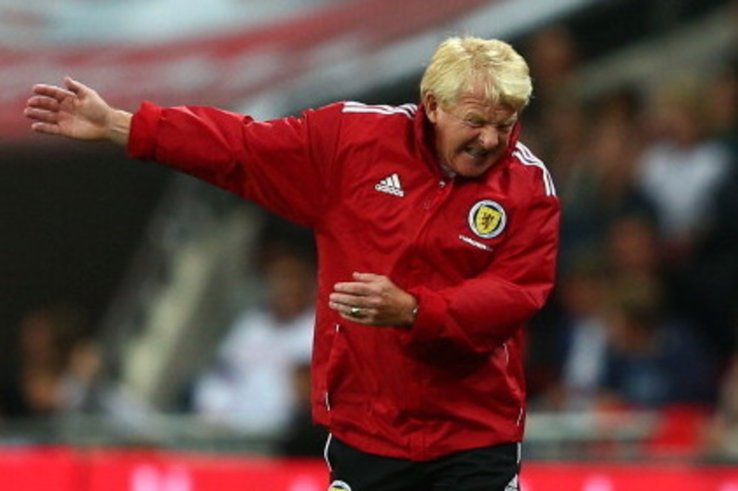LONDON, ENGLAND - AUGUST 14:  Manager of Scotland Gordon Strachan gives instructions during the International Friendly match between England and Scotland at Wembley Stadium on August 14, 2013 in London, England.  (Photo by Clive Mason/Getty Images)