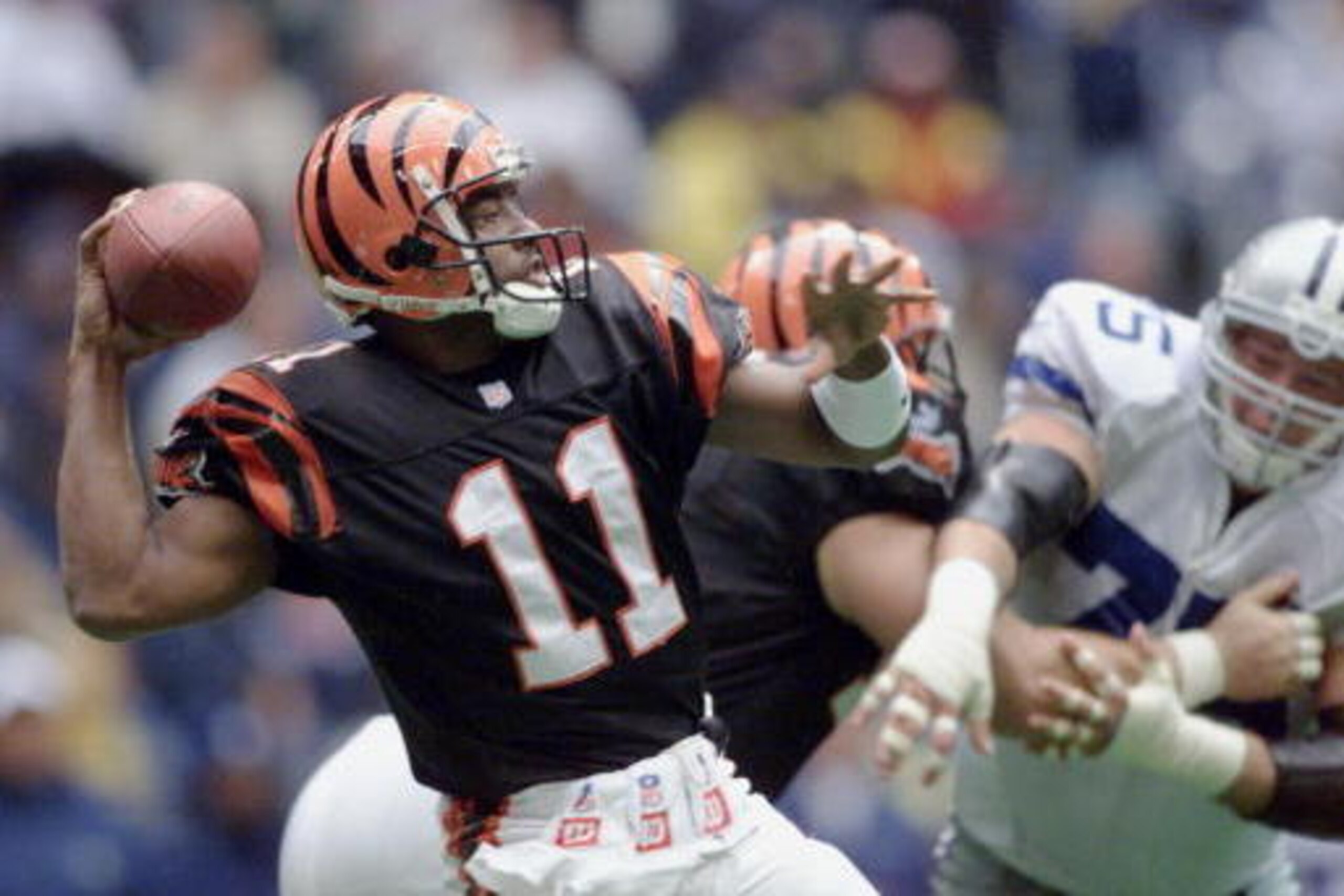 12 Nov 2000:  Quarterback Akili Smith #11 of the Cincinnati Bengalsin action during the second half of Sunday's game against the Dallas Cowboys at Texas Stadium in Irving, Texas. DIGITAL IMAGE. Mandatory Credit: Jamie Squire/ALLSPORT