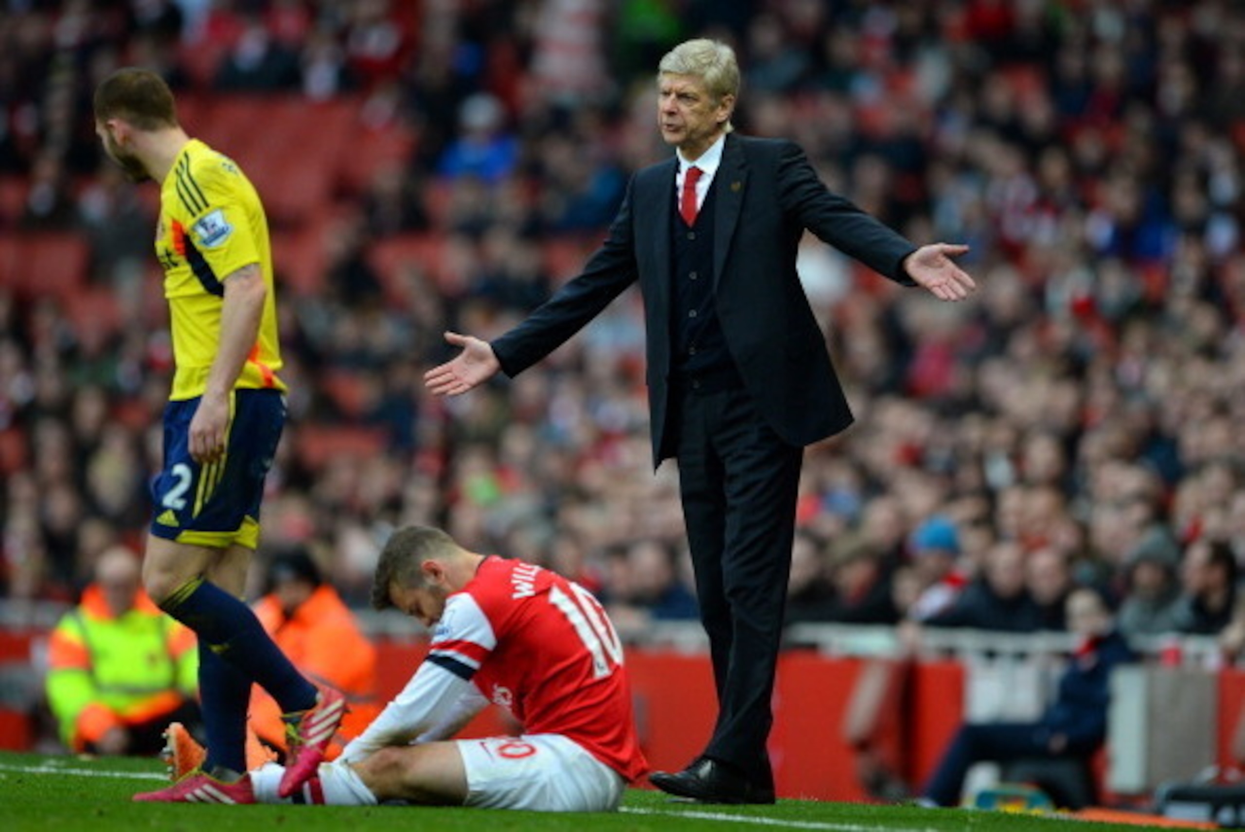 LONDON, ENGLAND - FEBRUARY 22: Arsene Wenger manager of Arsenal reacts after Jack Wilshere of Arsenal goes down following a challenge during the Barclays Premier League match between Arsenal and Sunderland at Emirates Stadium on February 22, 2014 in Londo LONDON, ENGLAND - FEBRUARY 22: Arsene Wenger manager of Arsenal reacts after Jack Wilshere of Arsenal goes down following a challenge during the Barclays Premier League match between Arsenal and Sunderland at Emirates Stadium on February 22, 2014 in Londo